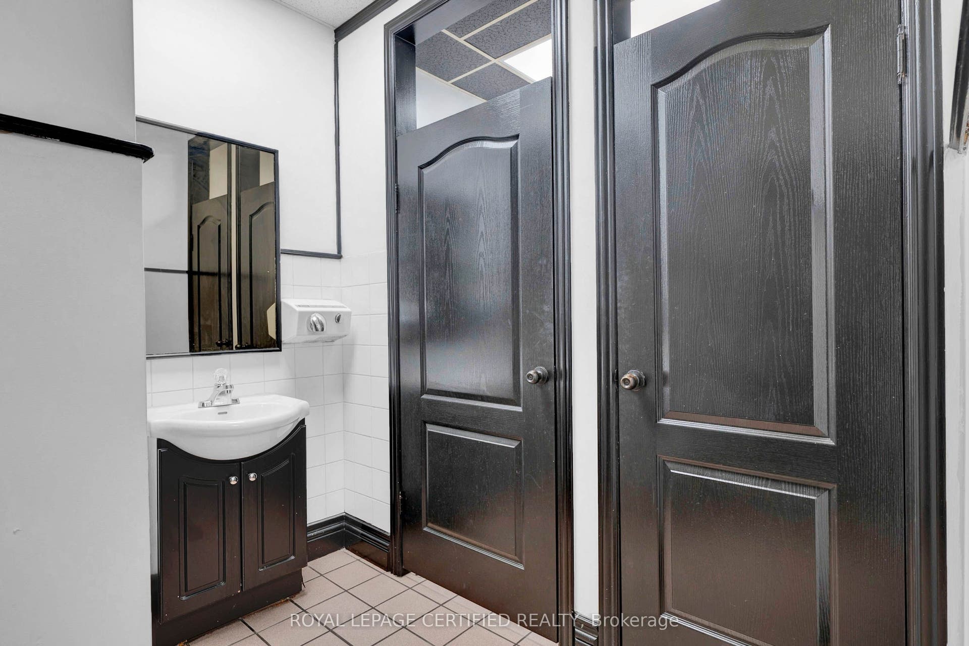 5025 Steeles Avenue W, Toronto W, Toronto ON M9L 2X1 5025 Steeles Avenue W, Toronto W, Toronto ON M9L 2X1
