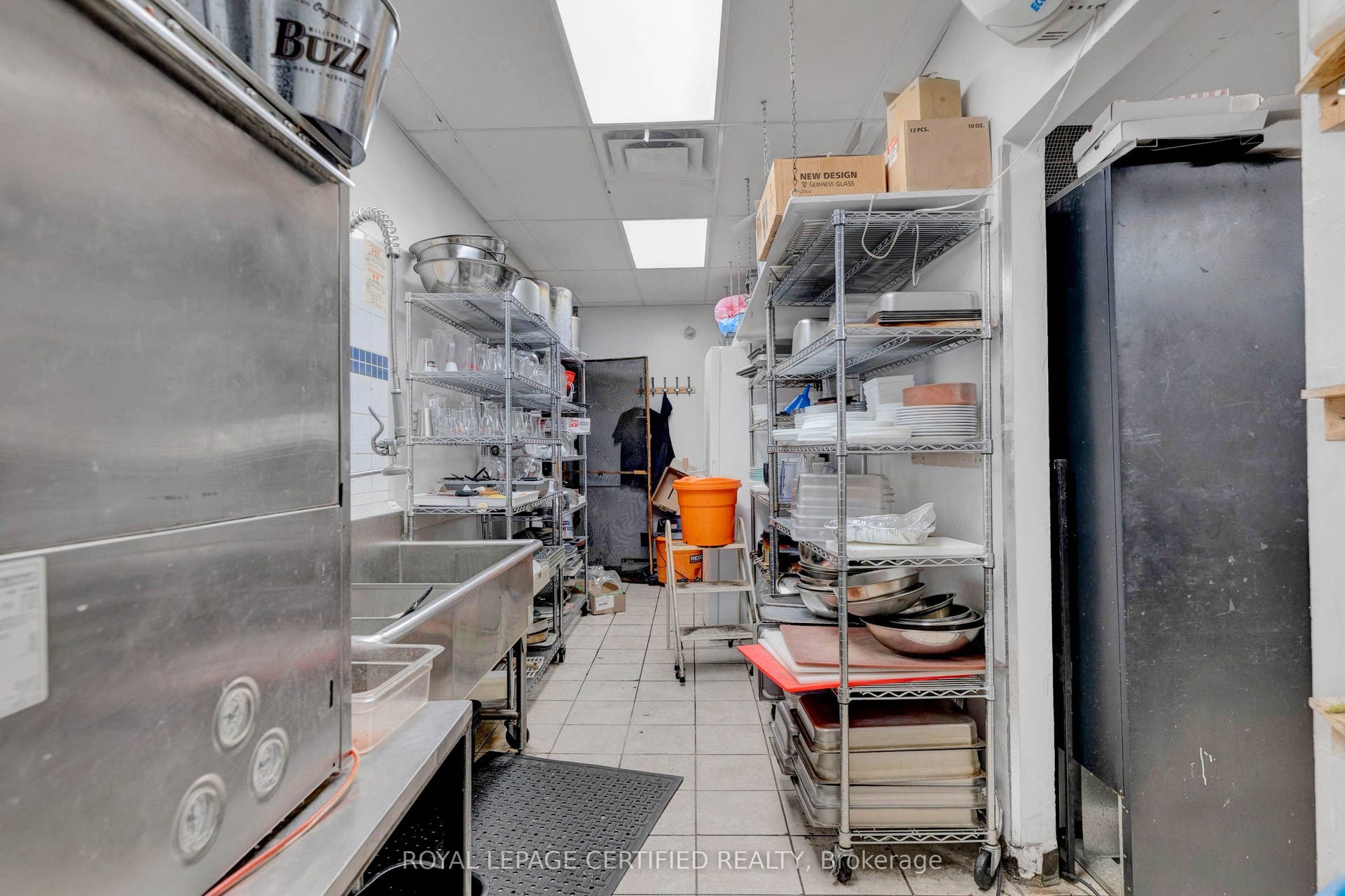 5025 Steeles Avenue W, Toronto W, Toronto ON M9L 2X1 5025 Steeles Avenue W, Toronto W, Toronto ON M9L 2X1