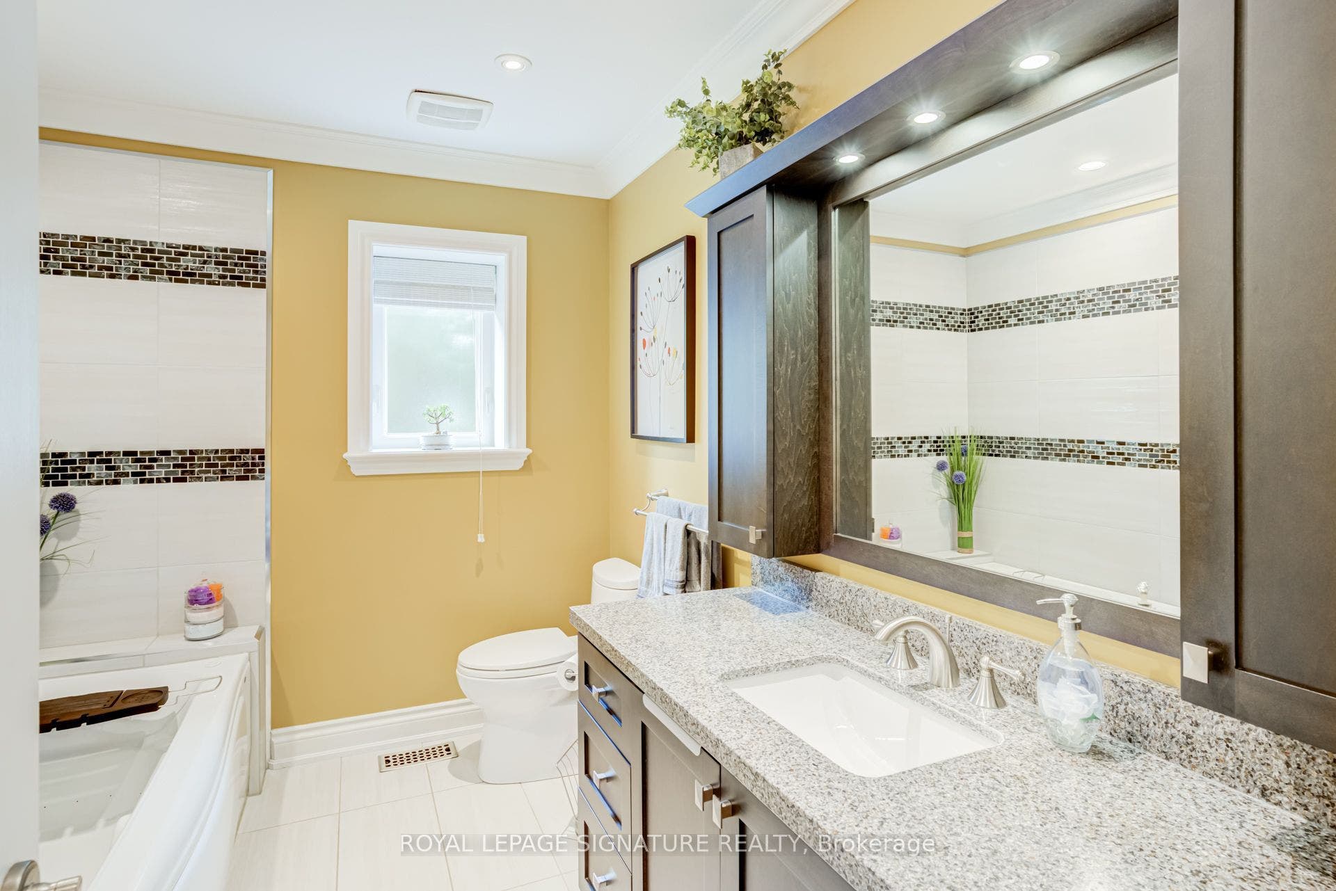 2544 Sharon Crescent, Mississauga, Peel ON L5C 1Y8