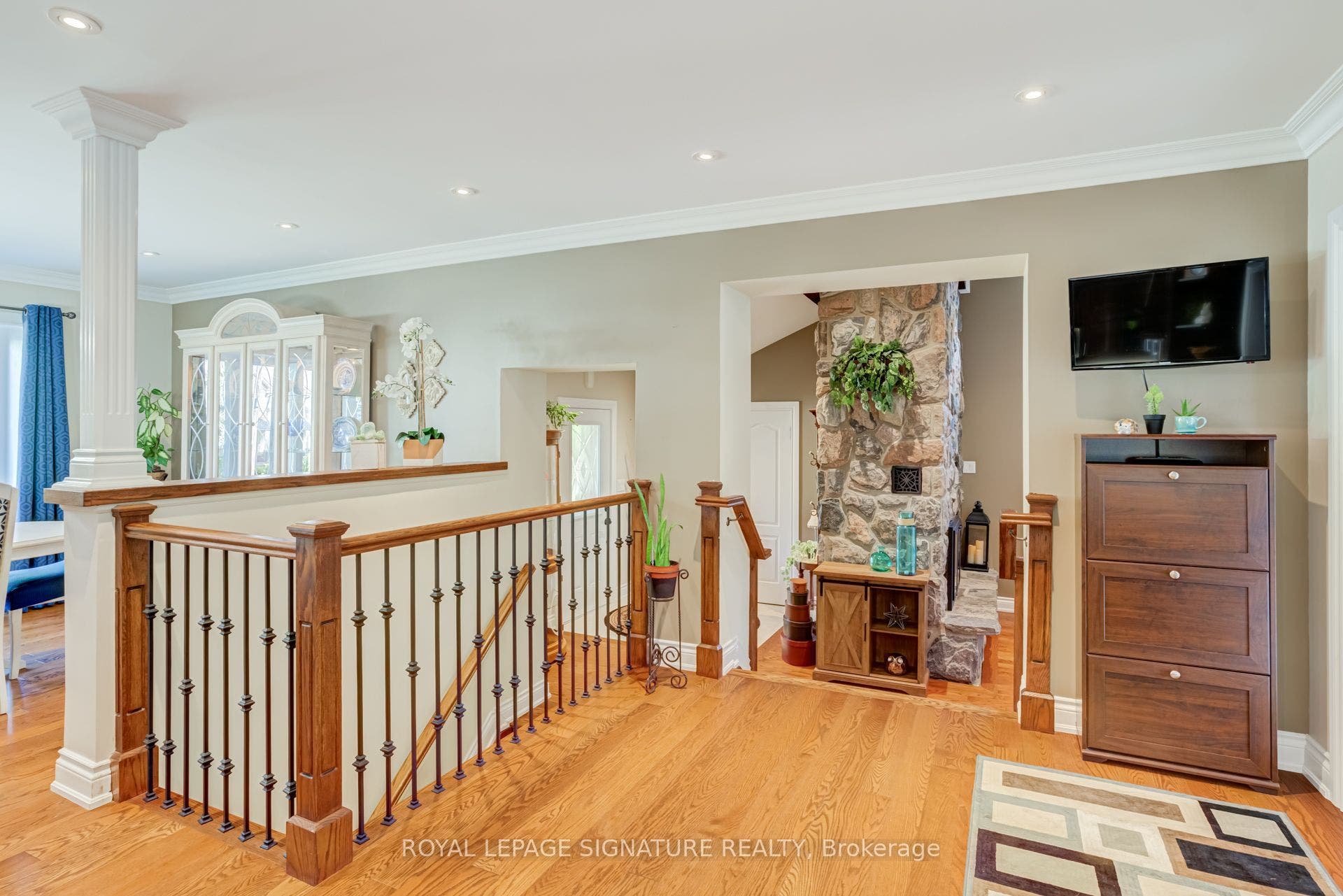 2544 Sharon Crescent, Mississauga, Peel ON L5C 1Y8
