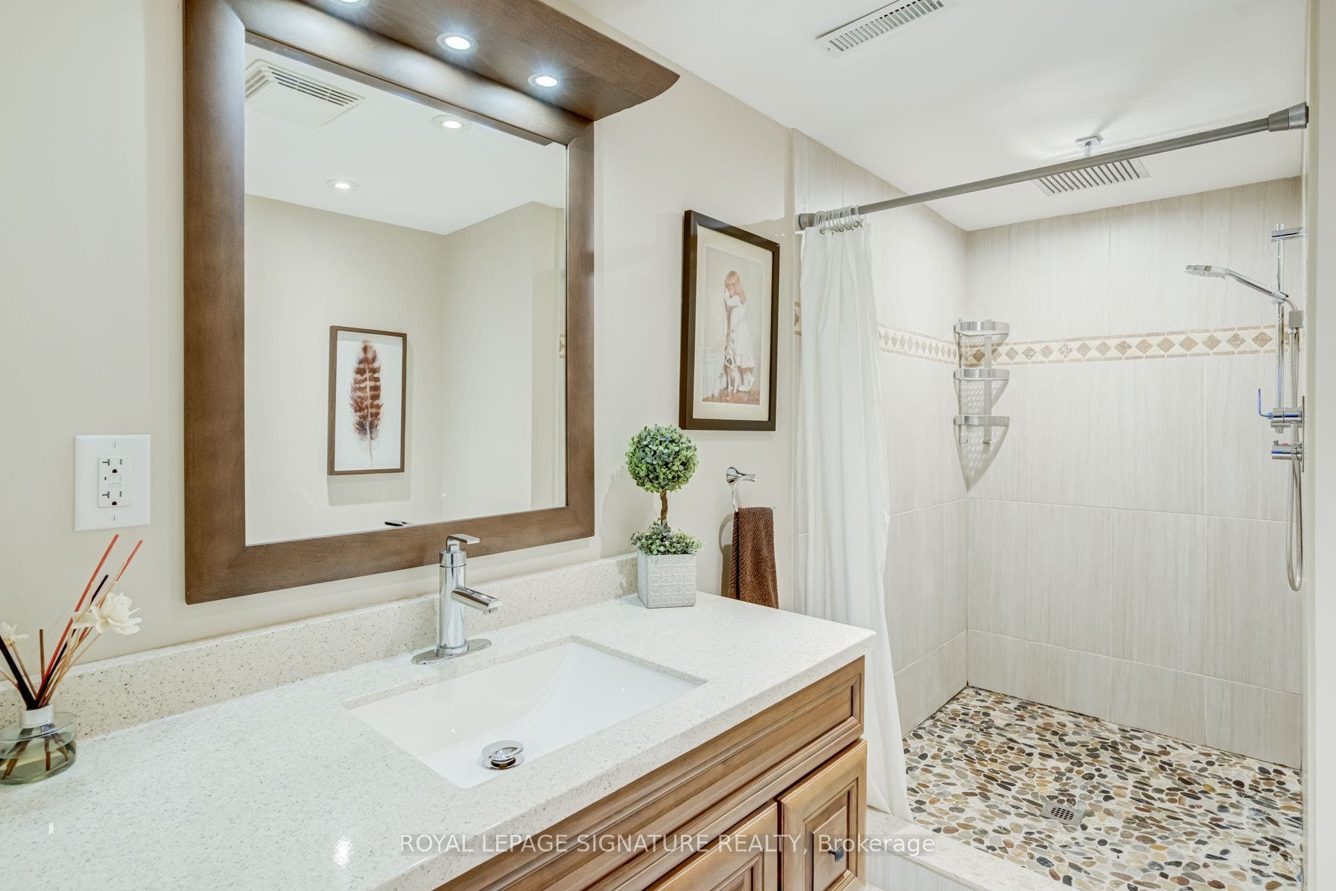 2544 Sharon Crescent, Mississauga, Peel ON L5C 1Y8