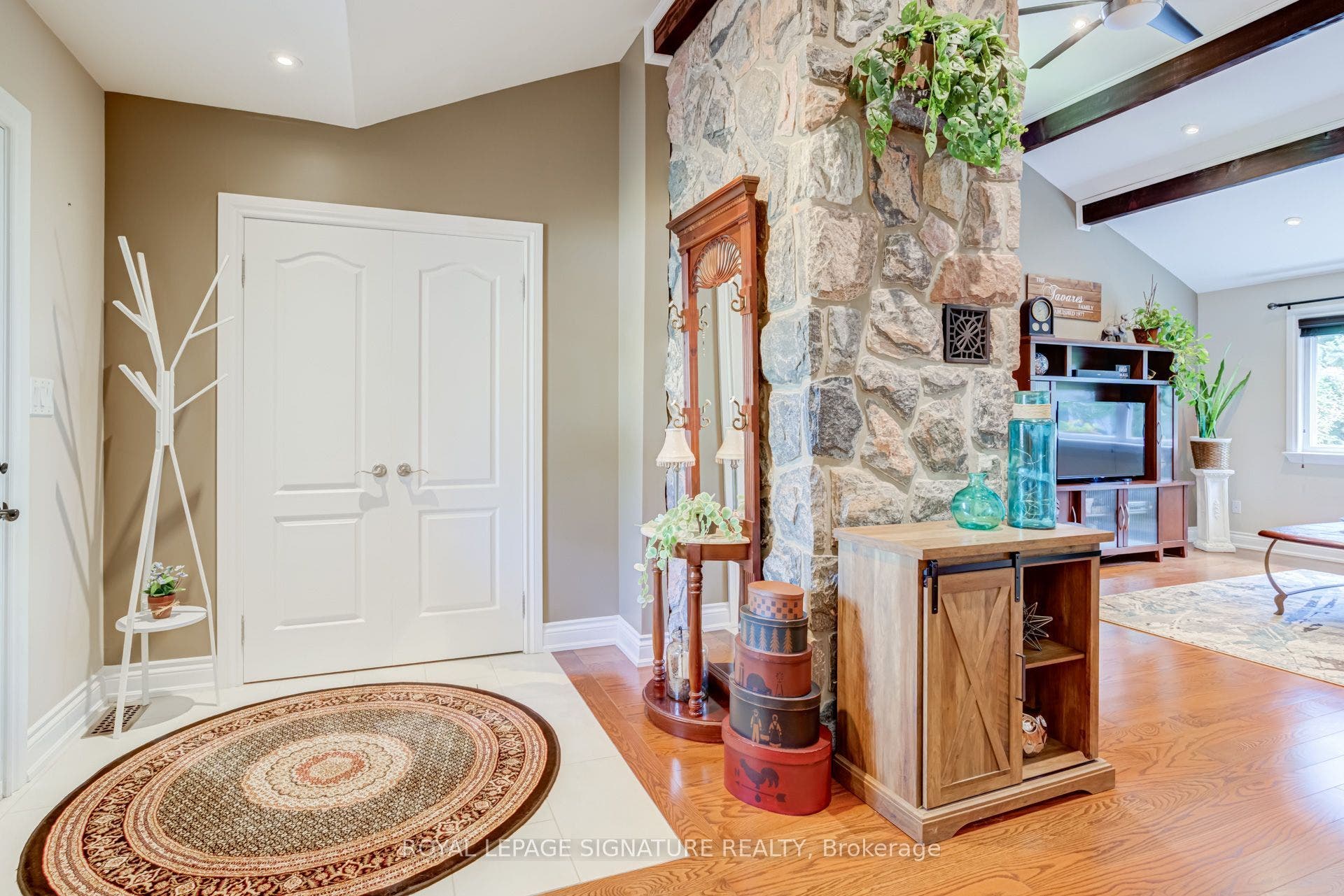 2544 Sharon Crescent, Mississauga, Peel ON L5C 1Y8