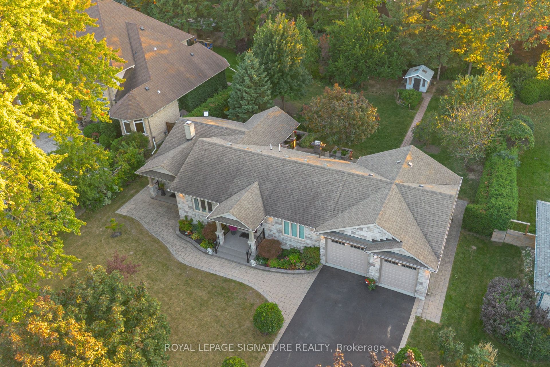 2544 Sharon Crescent, Mississauga, Peel ON L5C 1Y8