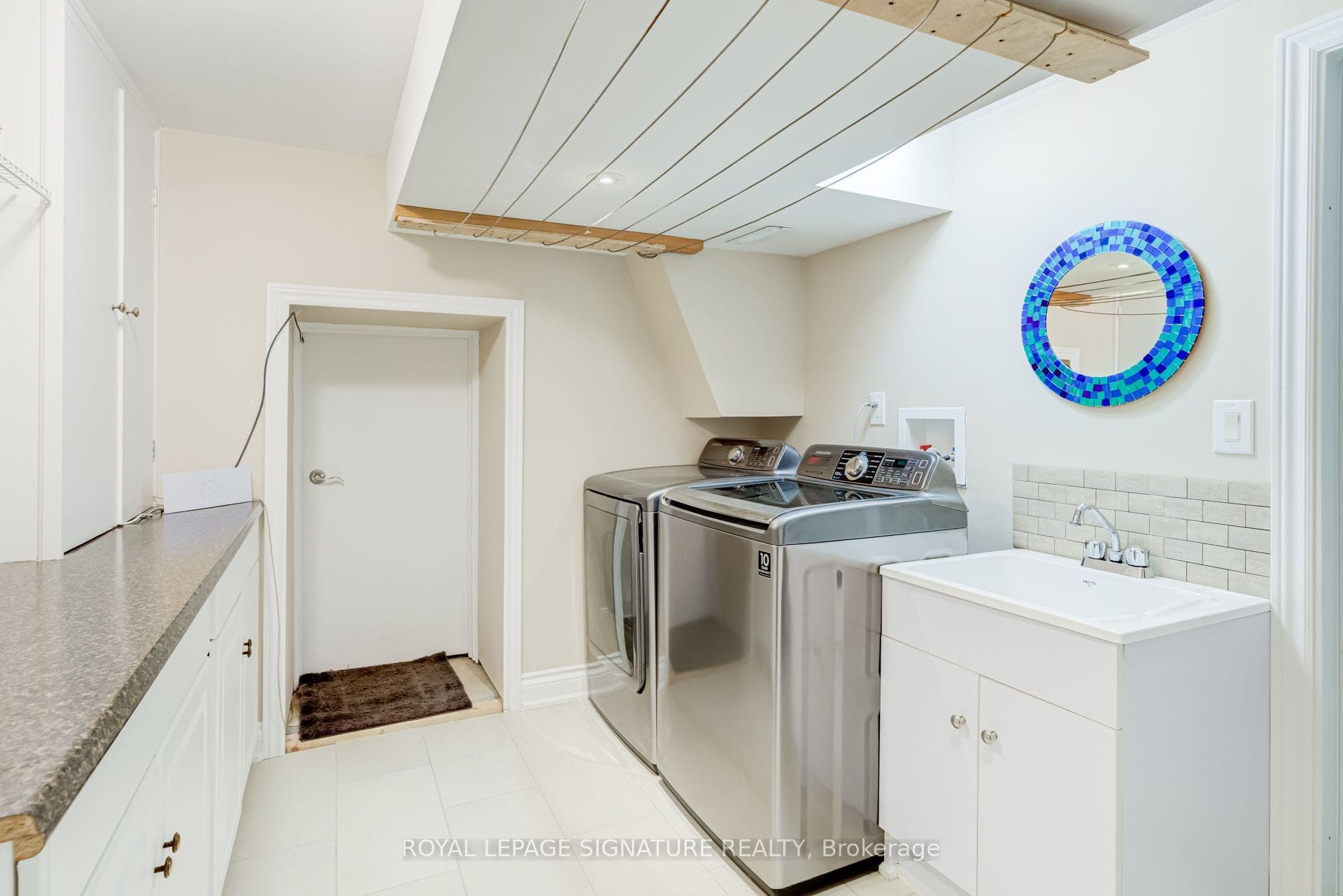2544 Sharon Crescent, Mississauga, Peel ON L5C 1Y8