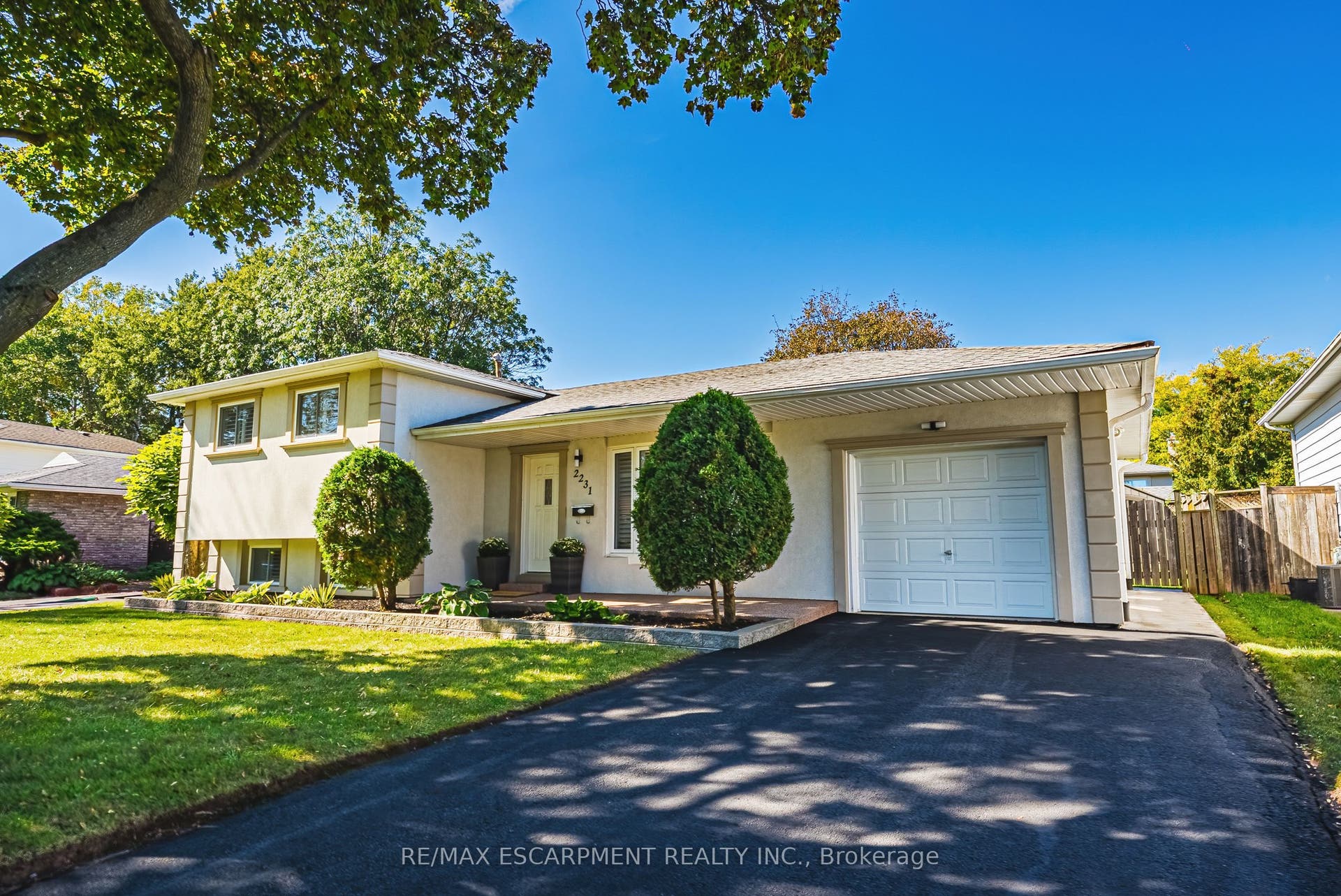 2231 Urwin Crescent, Oakville, Halton ON L6L 2T3