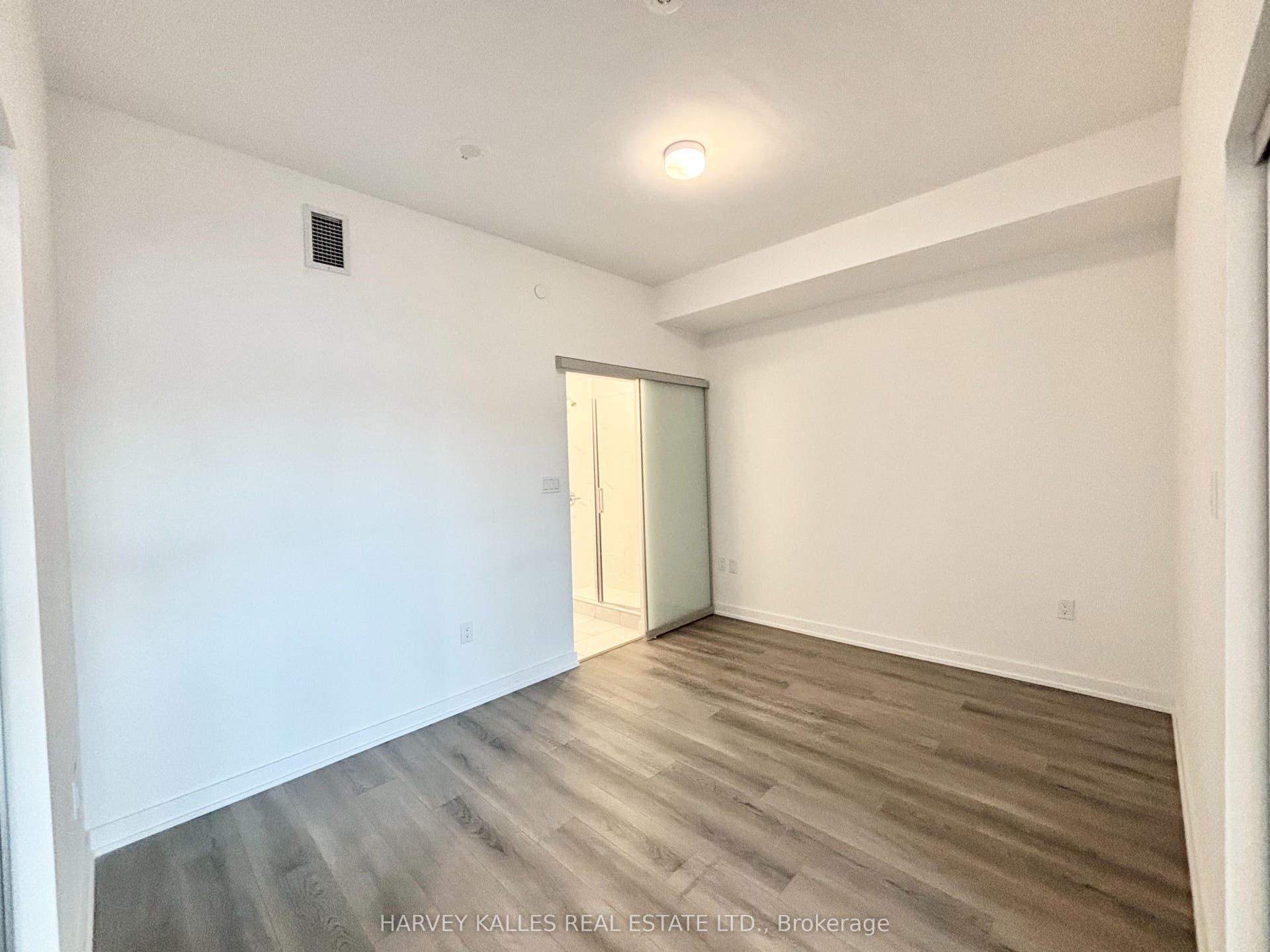 2433 Dufferin Street, #510, Toronto W, Toronto ON M6E 0B4