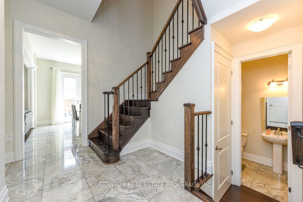 12 Love Court, Brampton, Peel ON L6P 4H6