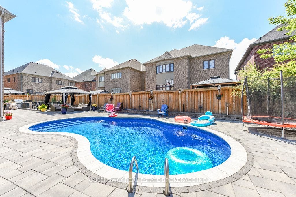 12 Love Court, Brampton, Peel ON L6P 4H6