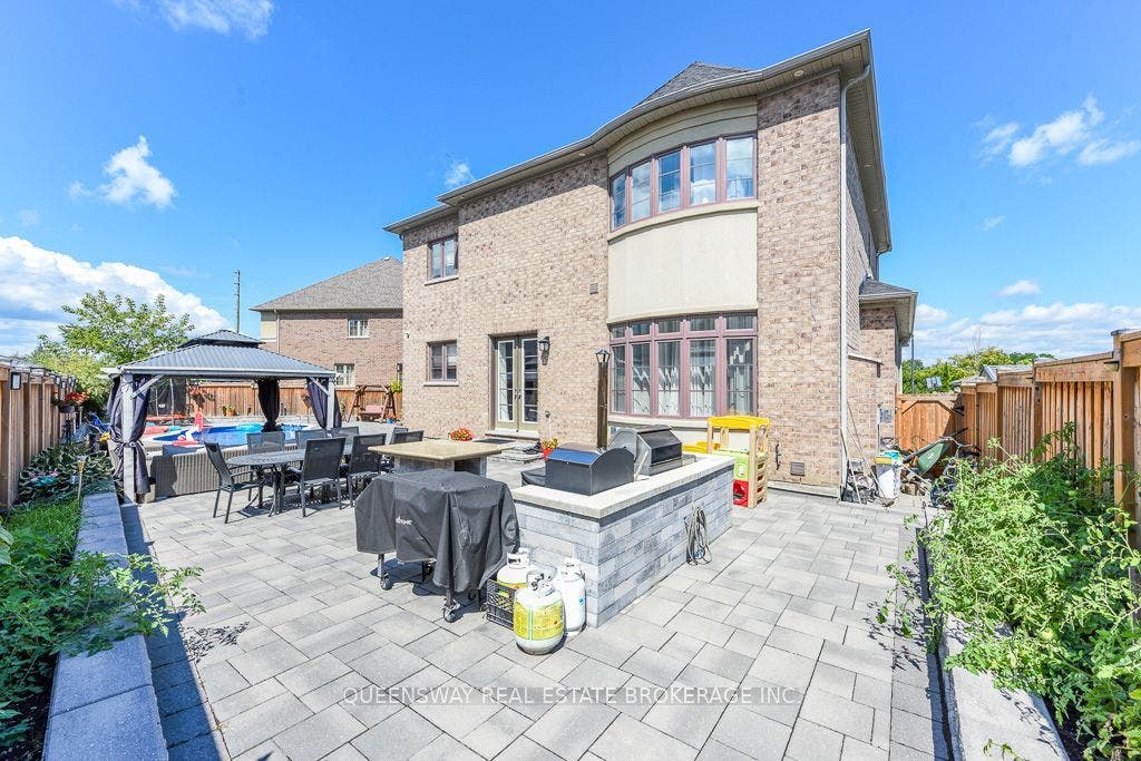 12 Love Court, Brampton, Peel ON L6P 4H6