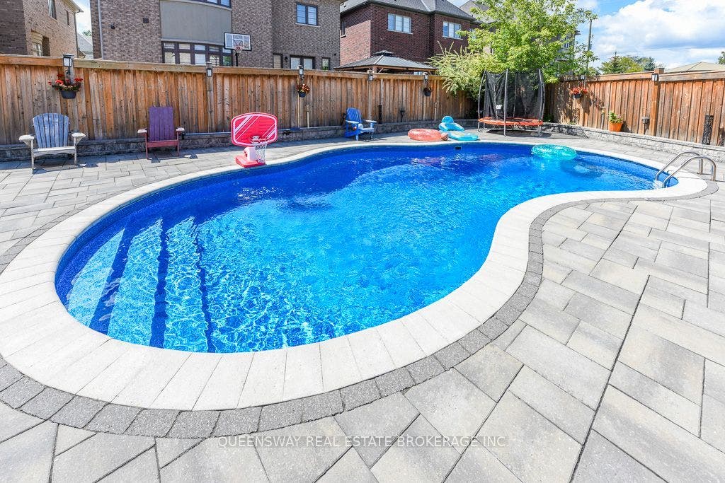 12 Love Court, Brampton, Peel ON L6P 4H6