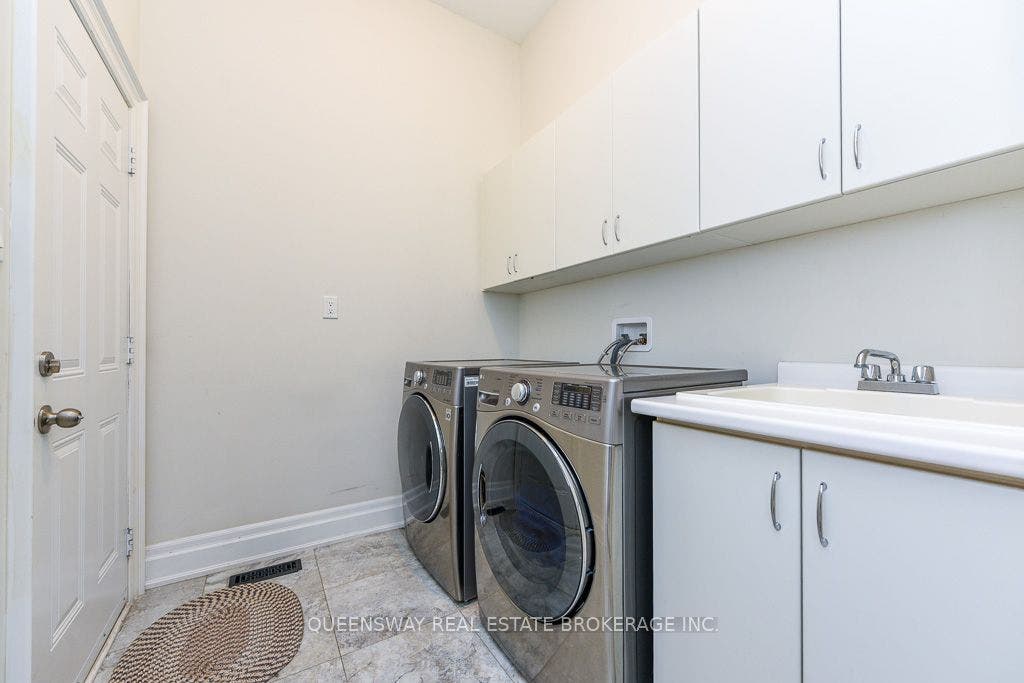 12 Love Court, Brampton, Peel ON L6P 4H6