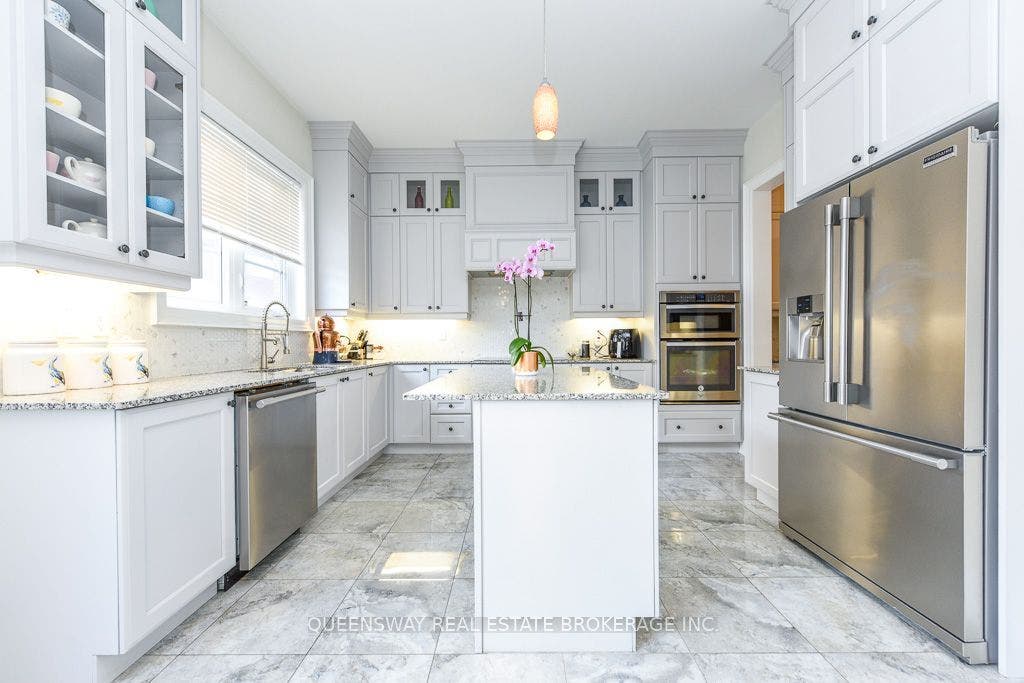 12 Love Court, Brampton, Peel ON L6P 4H6