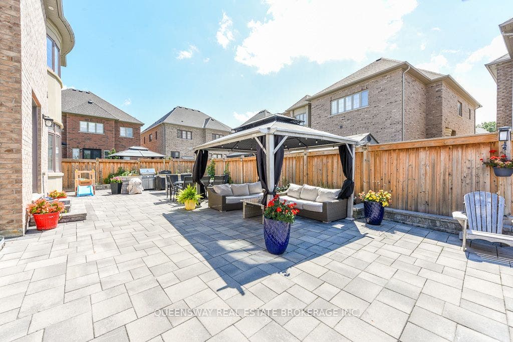 12 Love Court, Brampton, Peel ON L6P 4H6