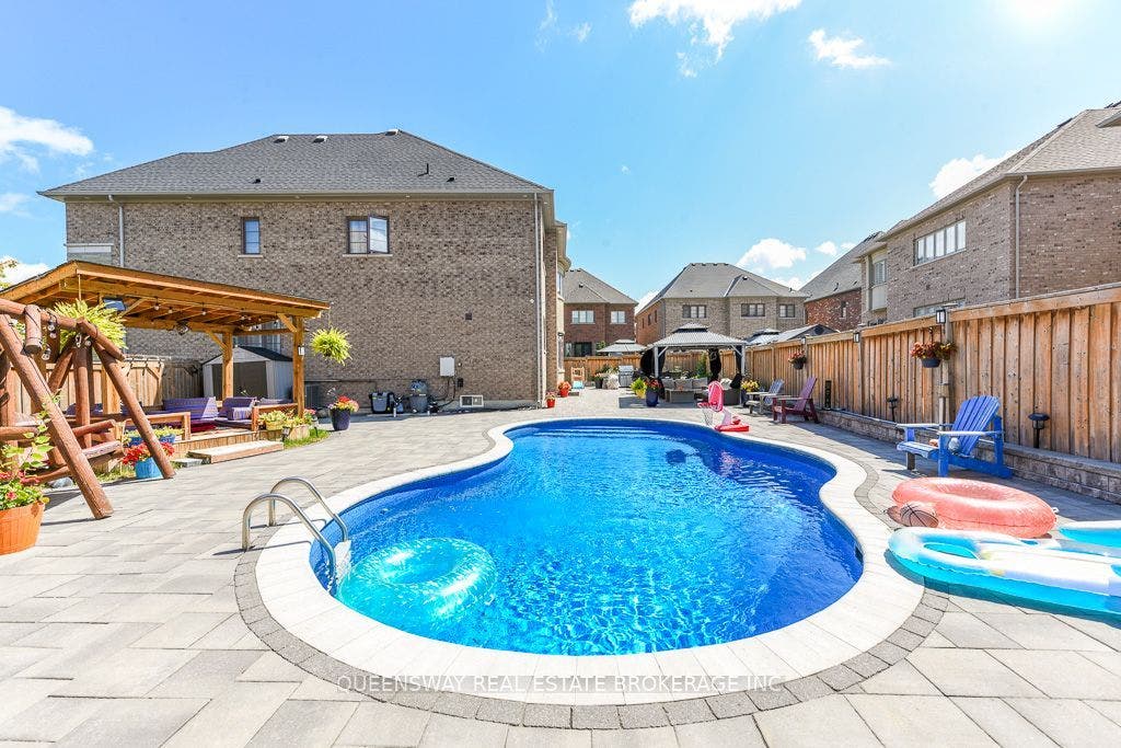 12 Love Court, Brampton, Peel ON L6P 4H6