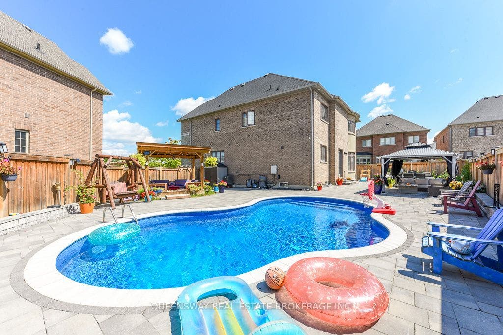 12 Love Court, Brampton, Peel ON L6P 4H6
