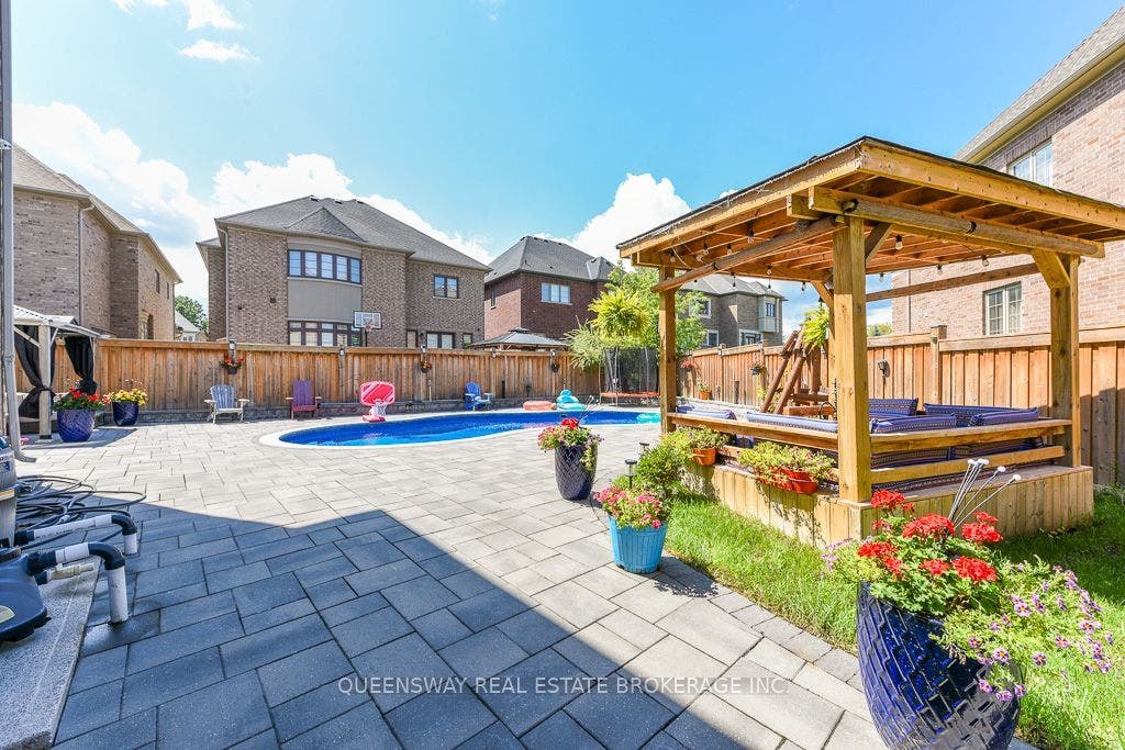 12 Love Court, Brampton, Peel ON L6P 4H6