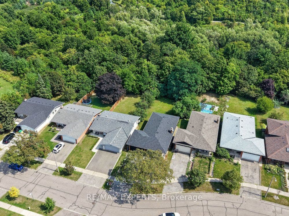 23 Collingdale Road, Toronto W10, Toronto W, Toronto ON M9V 3R2