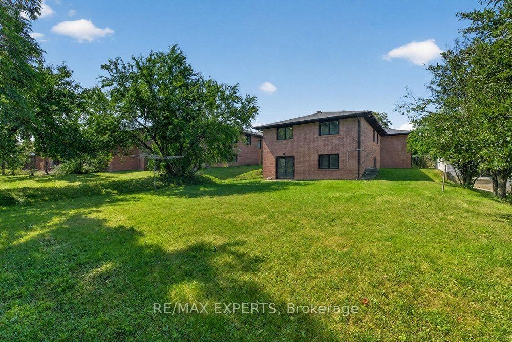 23 Collingdale Road, Toronto W10, Toronto W, Toronto ON M9V 3R2