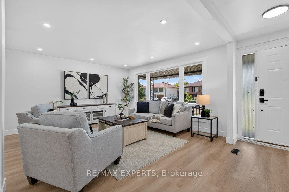 23 Collingdale Road, Toronto W10, Toronto W, Toronto ON M9V 3R2