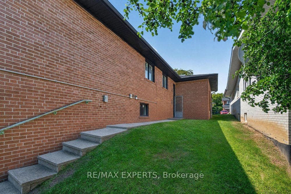 23 Collingdale Road, Toronto W10, Toronto W, Toronto ON M9V 3R2