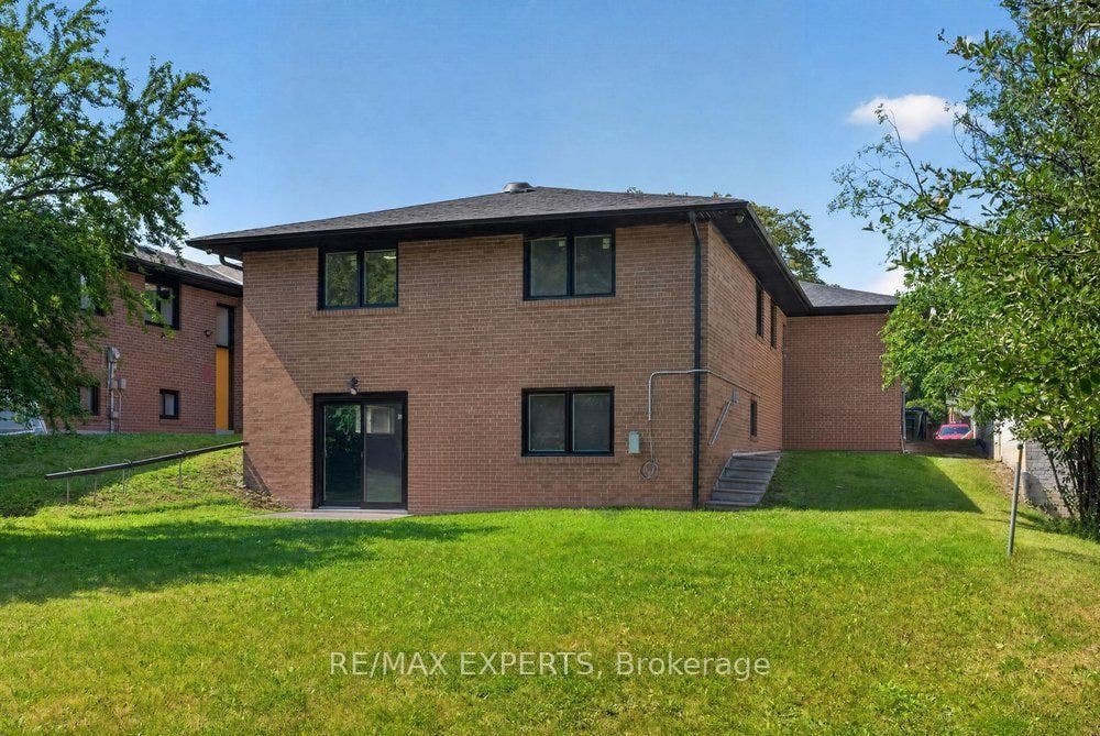23 Collingdale Road, Toronto W10, Toronto W, Toronto ON M9V 3R2