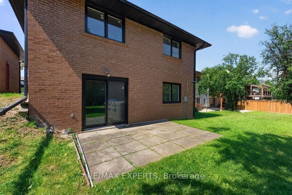 23 Collingdale Road, Toronto W10, Toronto W, Toronto ON M9V 3R2