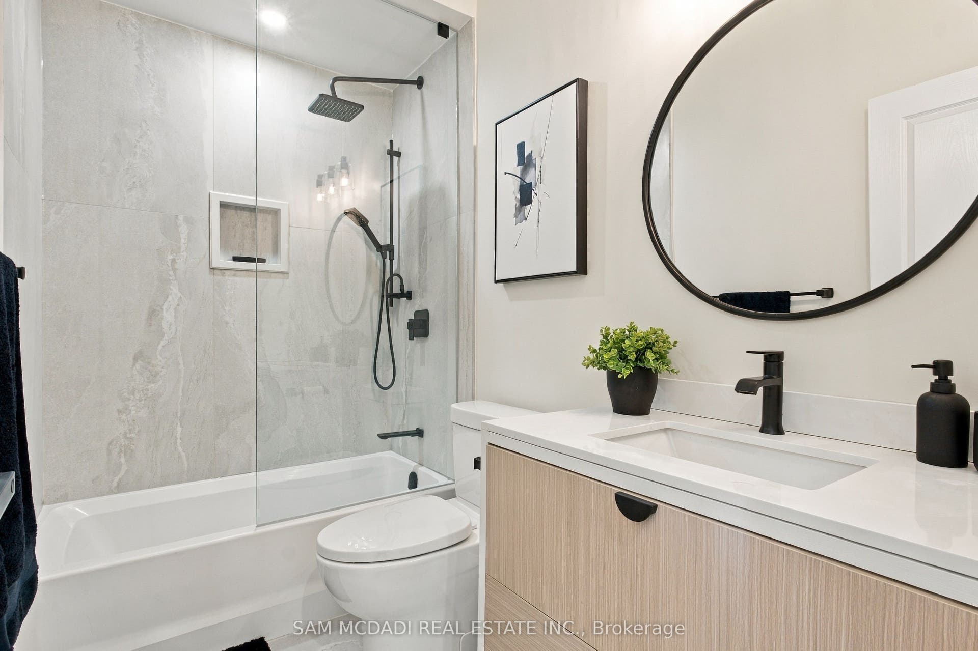 25 Premium Way, Mississauga, Peel ON L5B 1A1