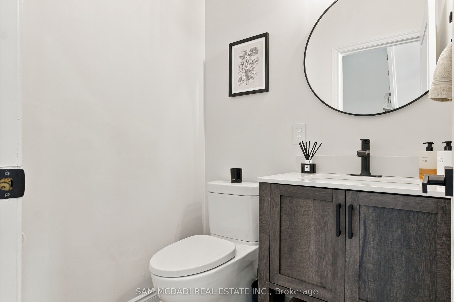 25 Premium Way, Mississauga, Peel ON L5B 1A1