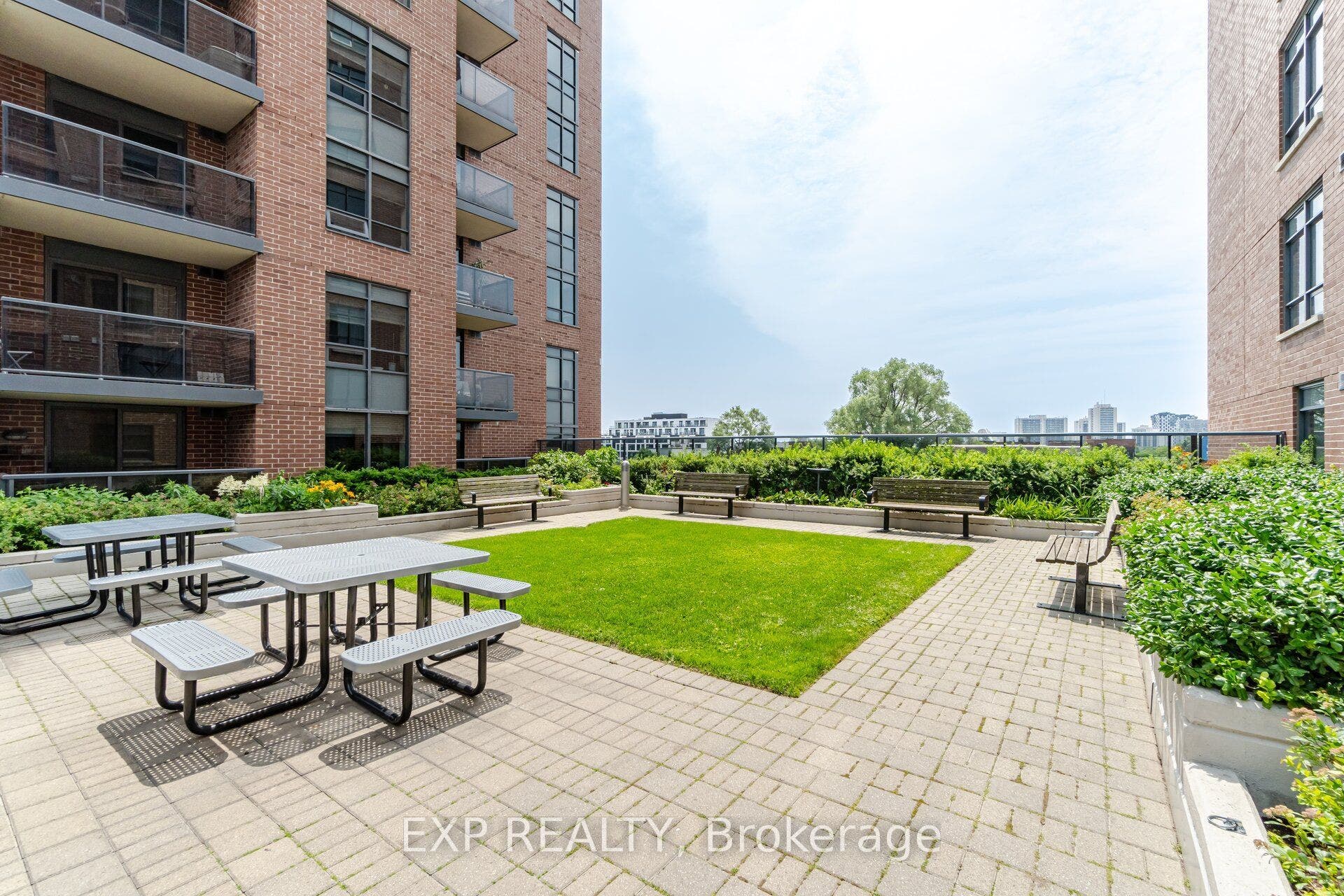 60 Heintzman Street, #1030, Toronto W, Toronto ON M6P 5A1