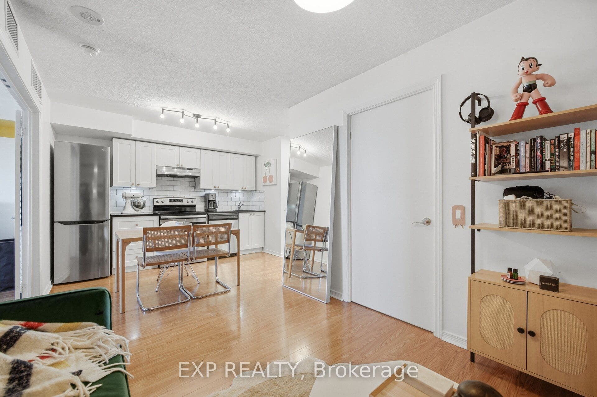 60 Heintzman Street, #1030, Toronto W, Toronto ON M6P 5A1