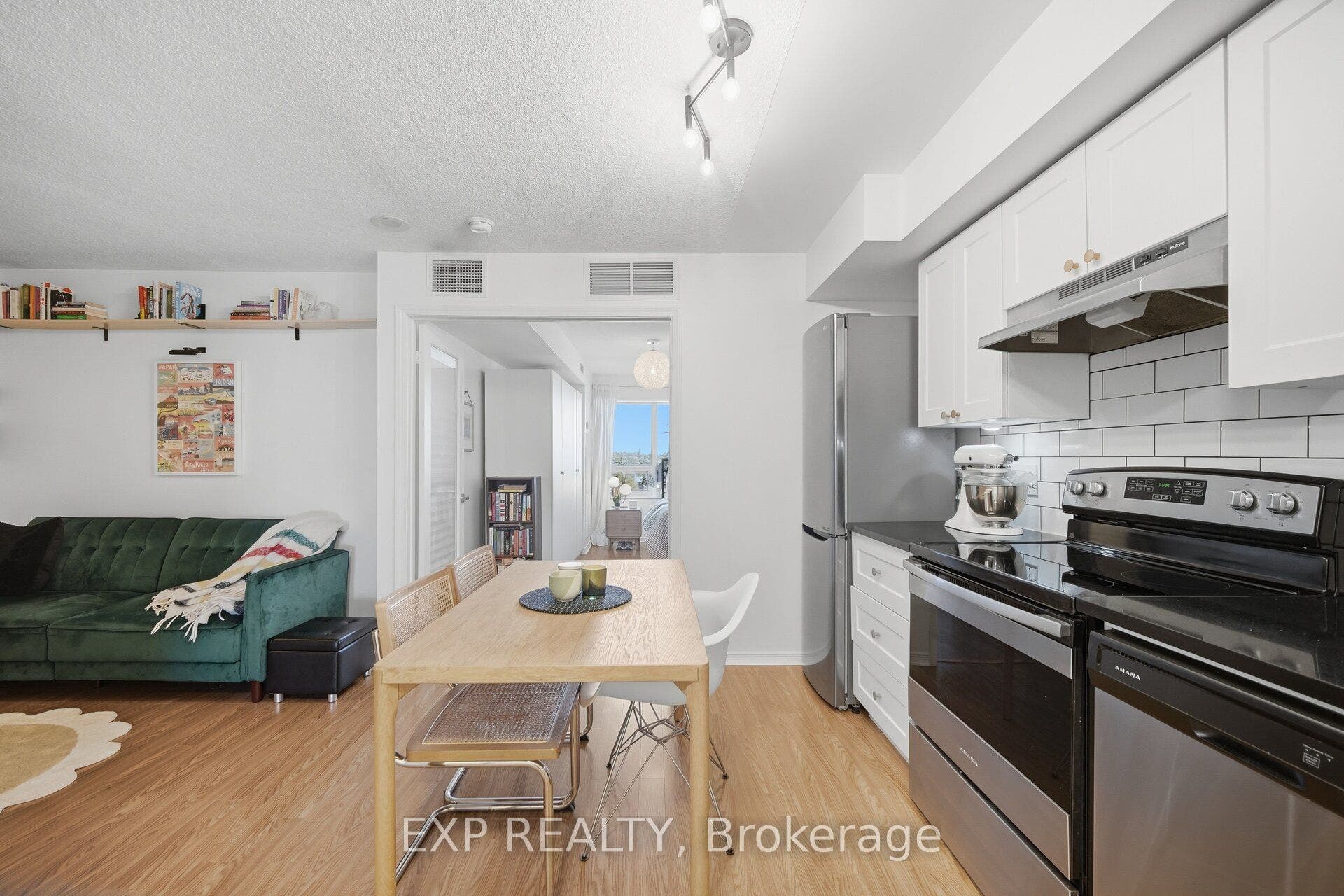 60 Heintzman Street, #1030, Toronto W, Toronto ON M6P 5A1