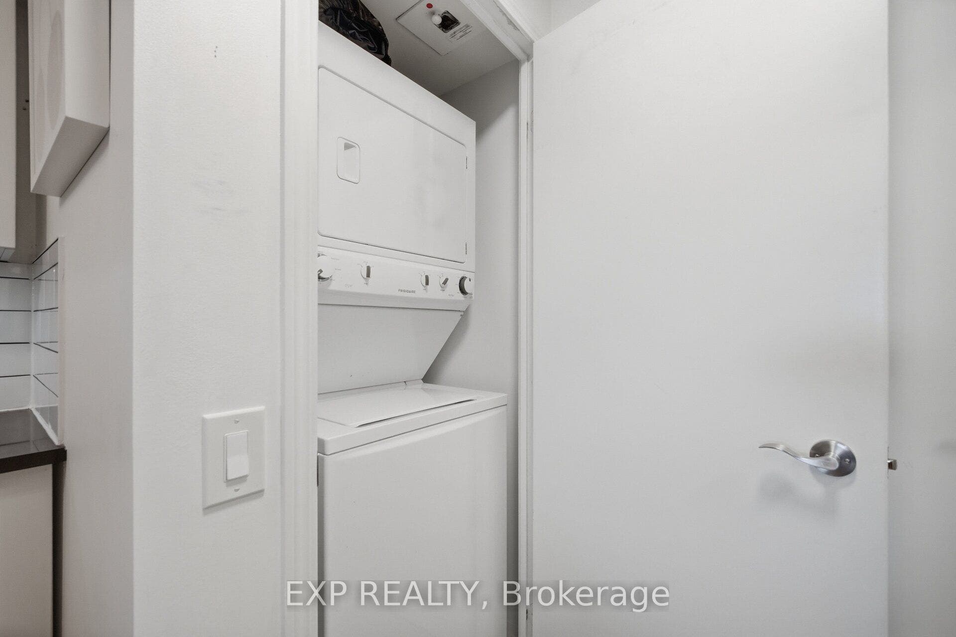 60 Heintzman Street, #1030, Toronto W, Toronto ON M6P 5A1