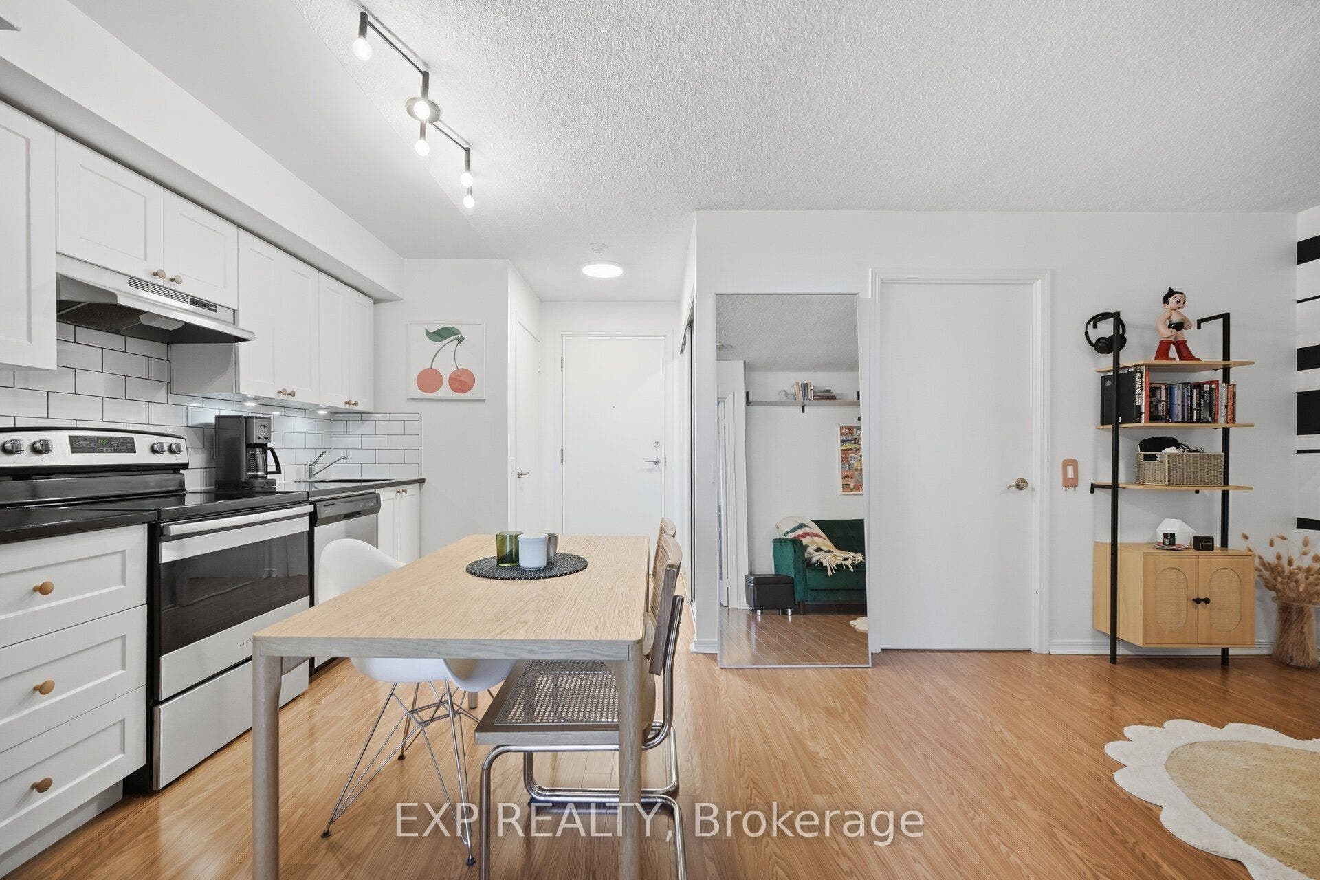 60 Heintzman Street, #1030, Toronto W, Toronto ON M6P 5A1