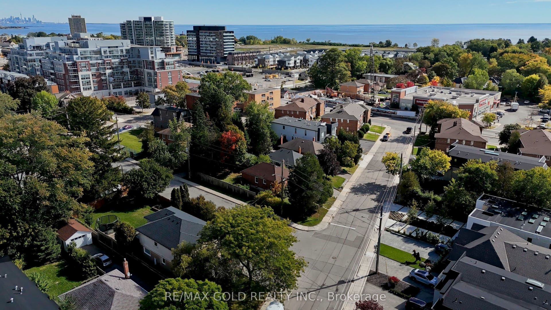 11 Pine Avenue N, Mississauga, Peel ON L5H 2P7