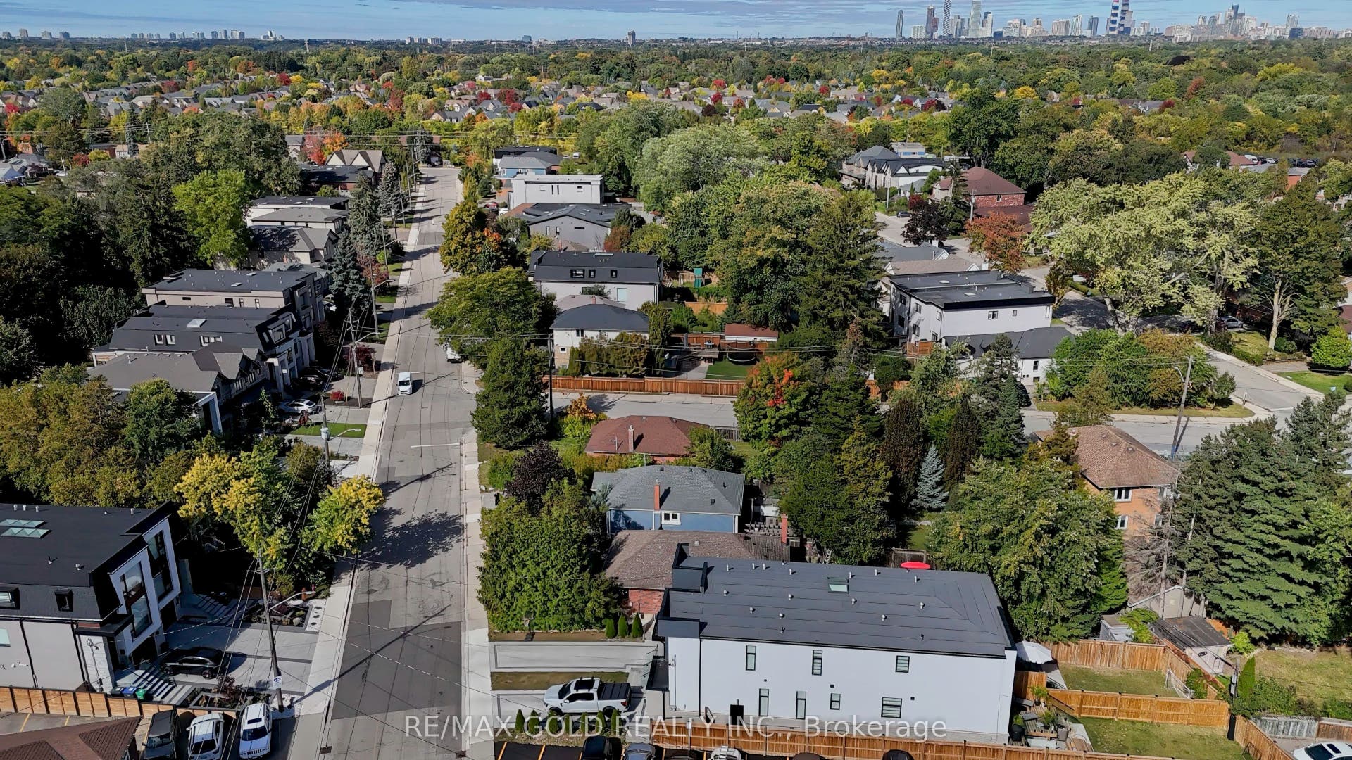 11 Pine Avenue N, Mississauga, Peel ON L5H 2P7