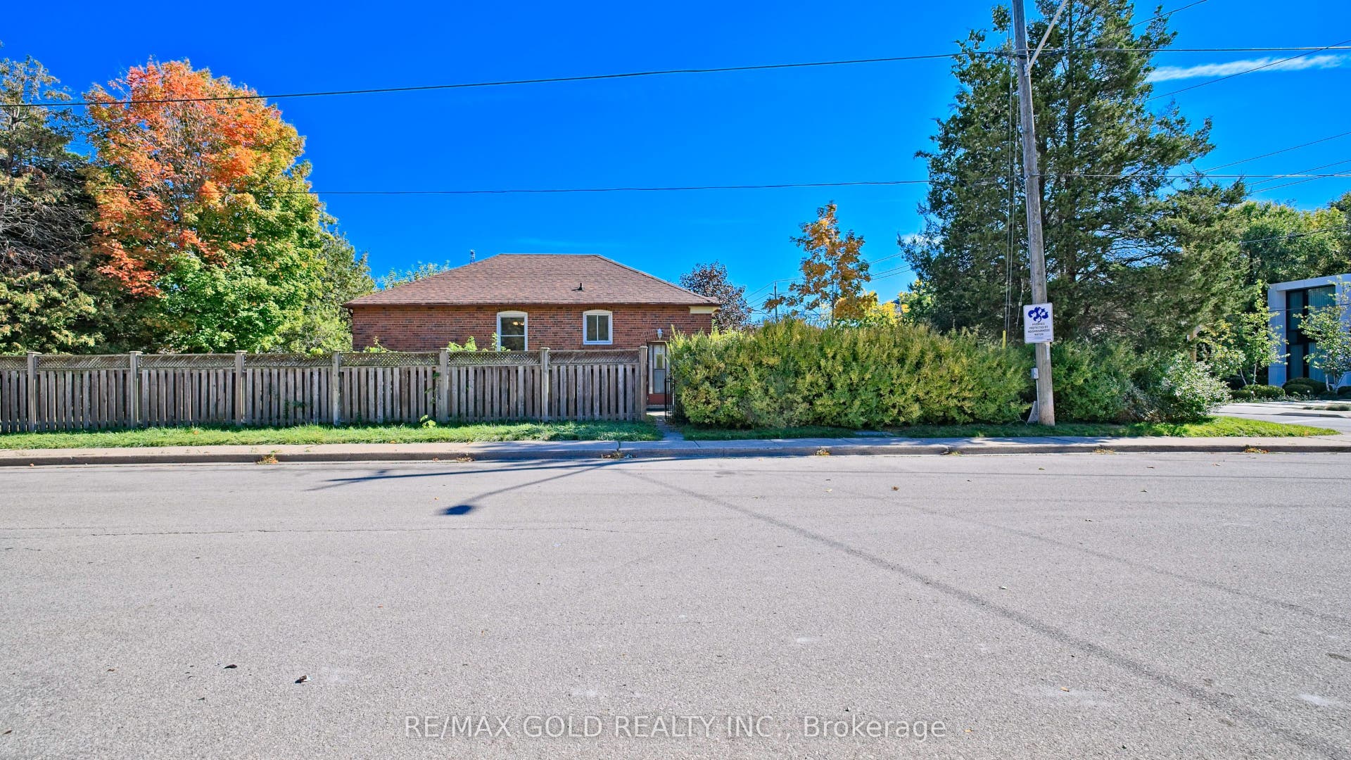 11 Pine Avenue N, Mississauga, Peel ON L5H 2P7