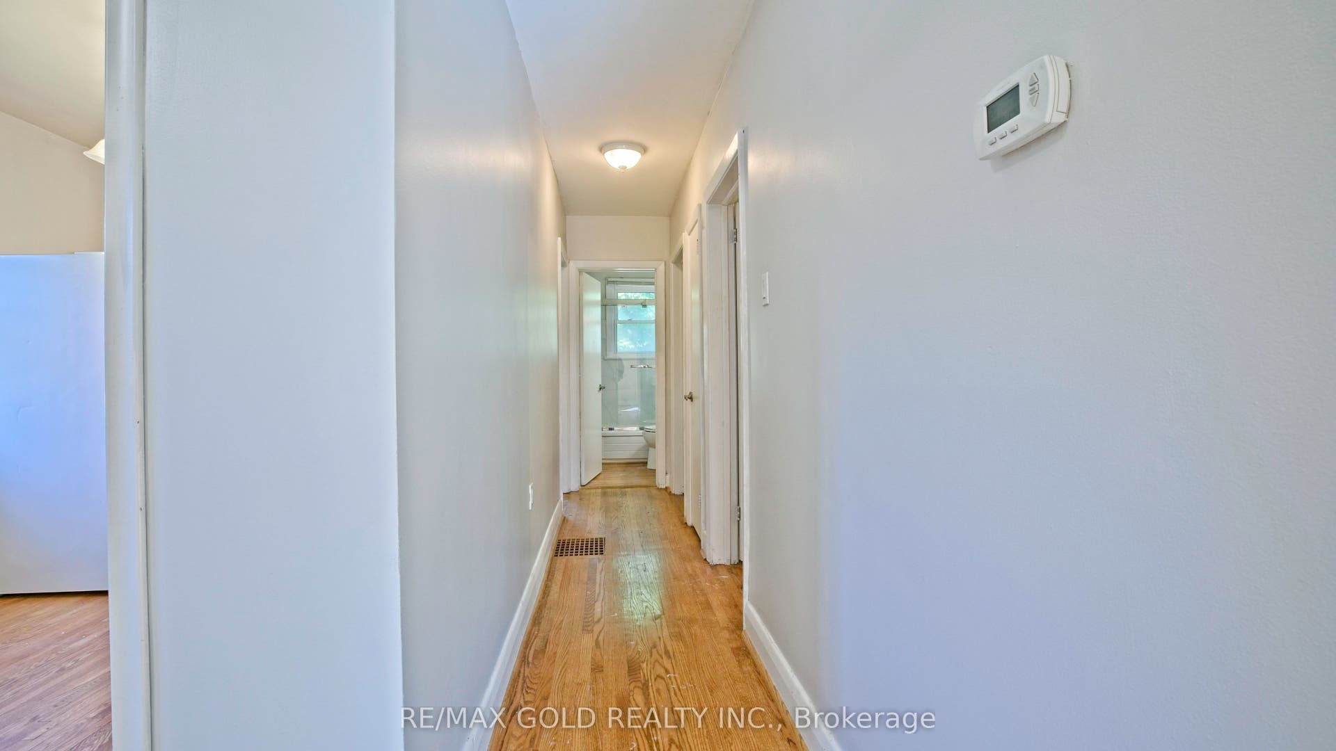 11 Pine Avenue N, Mississauga, Peel ON L5H 2P7