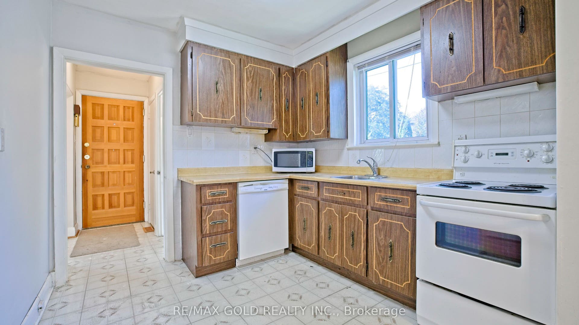 11 Pine Avenue N, Mississauga, Peel ON L5H 2P7