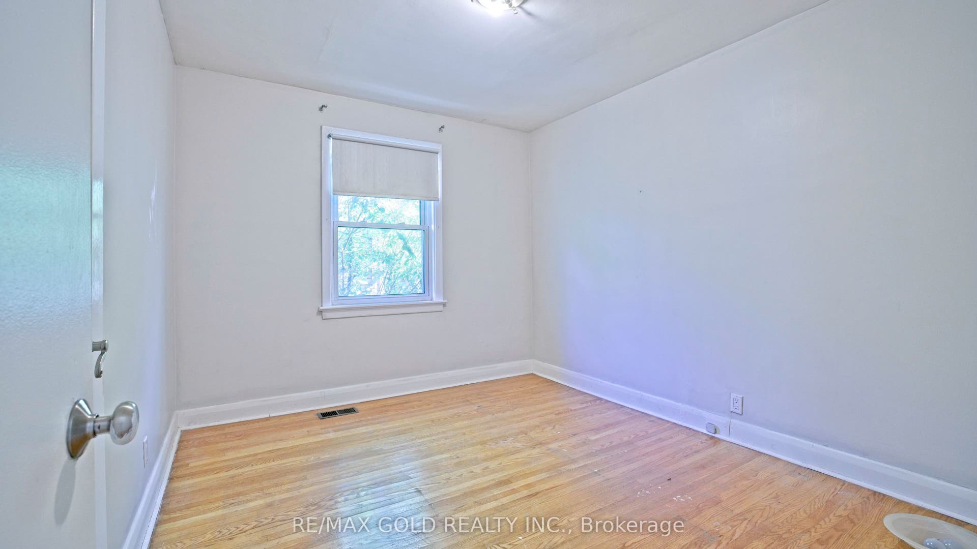 11 Pine Avenue N, Mississauga, Peel ON L5H 2P7