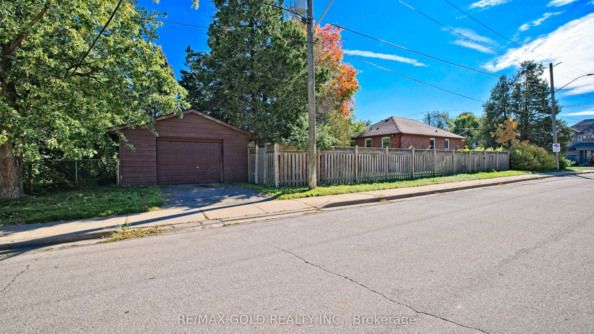 11 Pine Avenue N, Mississauga, Peel ON L5H 2P7