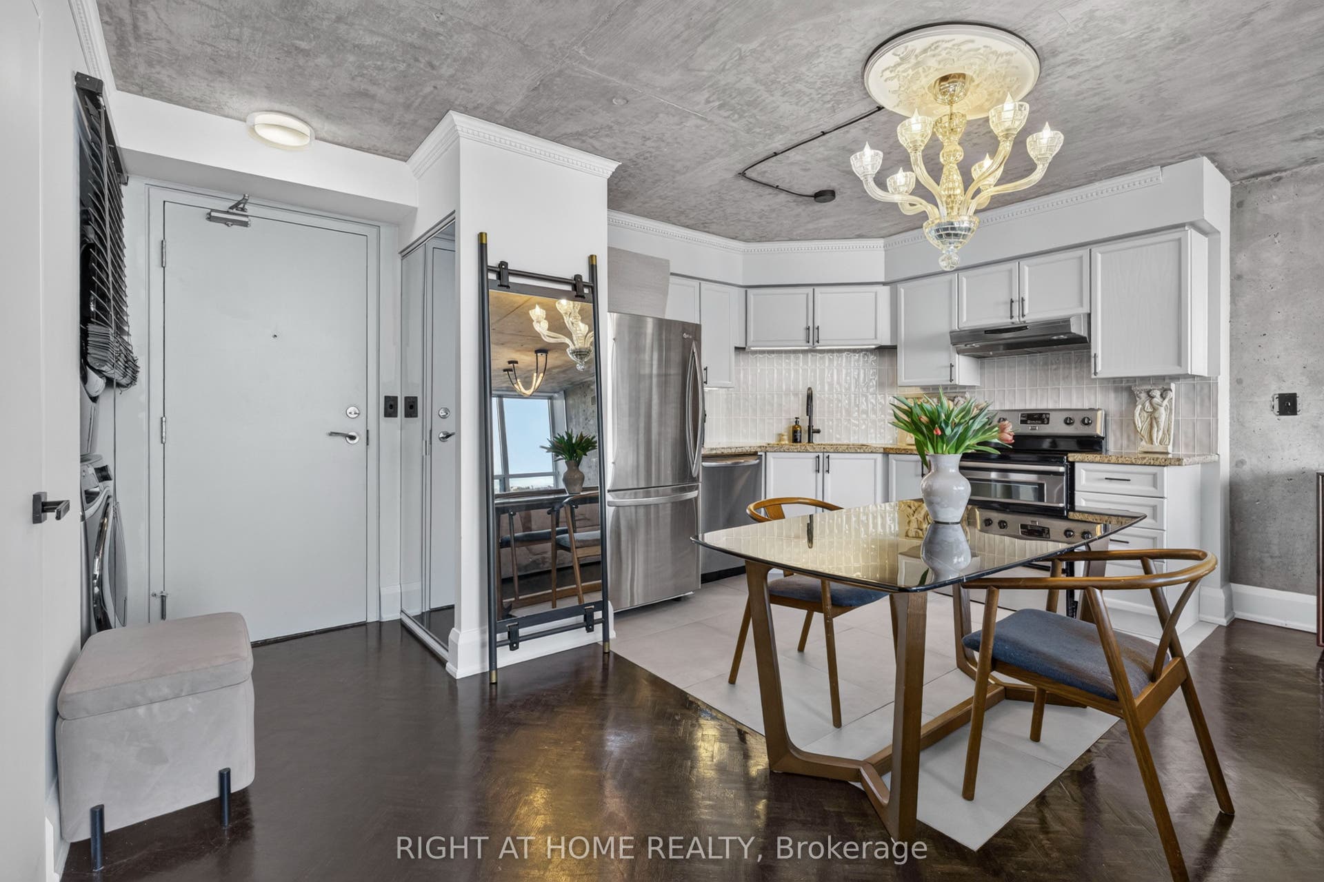250 Manitoba Street, #612, Toronto W06, Toronto W, Toronto ON M8Y 4G8 250 Manitoba Street, #612, Toronto W06, Toronto W, Toronto ON M8Y 4G8