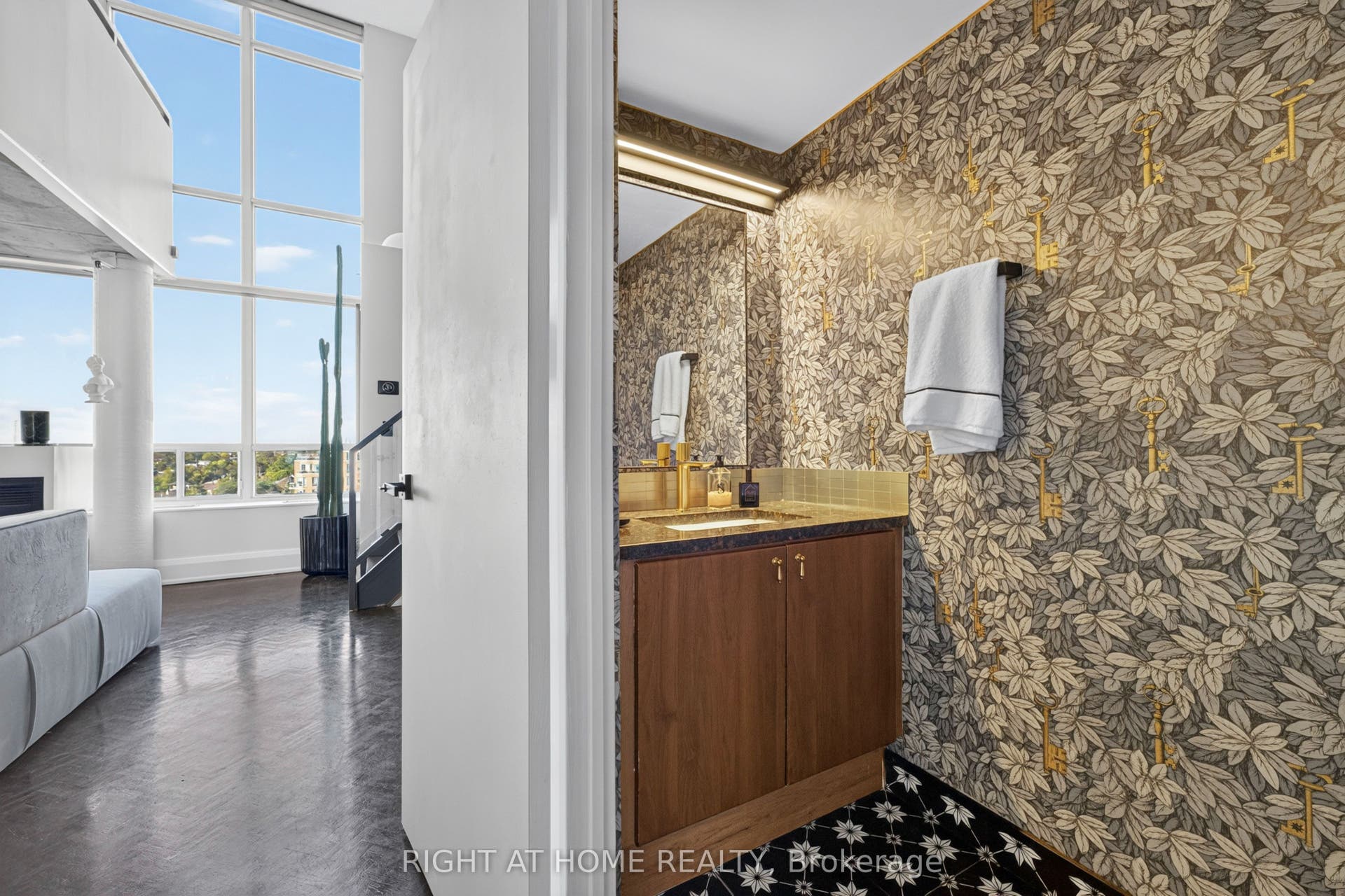 250 Manitoba Street, #612, Toronto W06, Toronto W, Toronto ON M8Y 4G8 250 Manitoba Street, #612, Toronto W06, Toronto W, Toronto ON M8Y 4G8