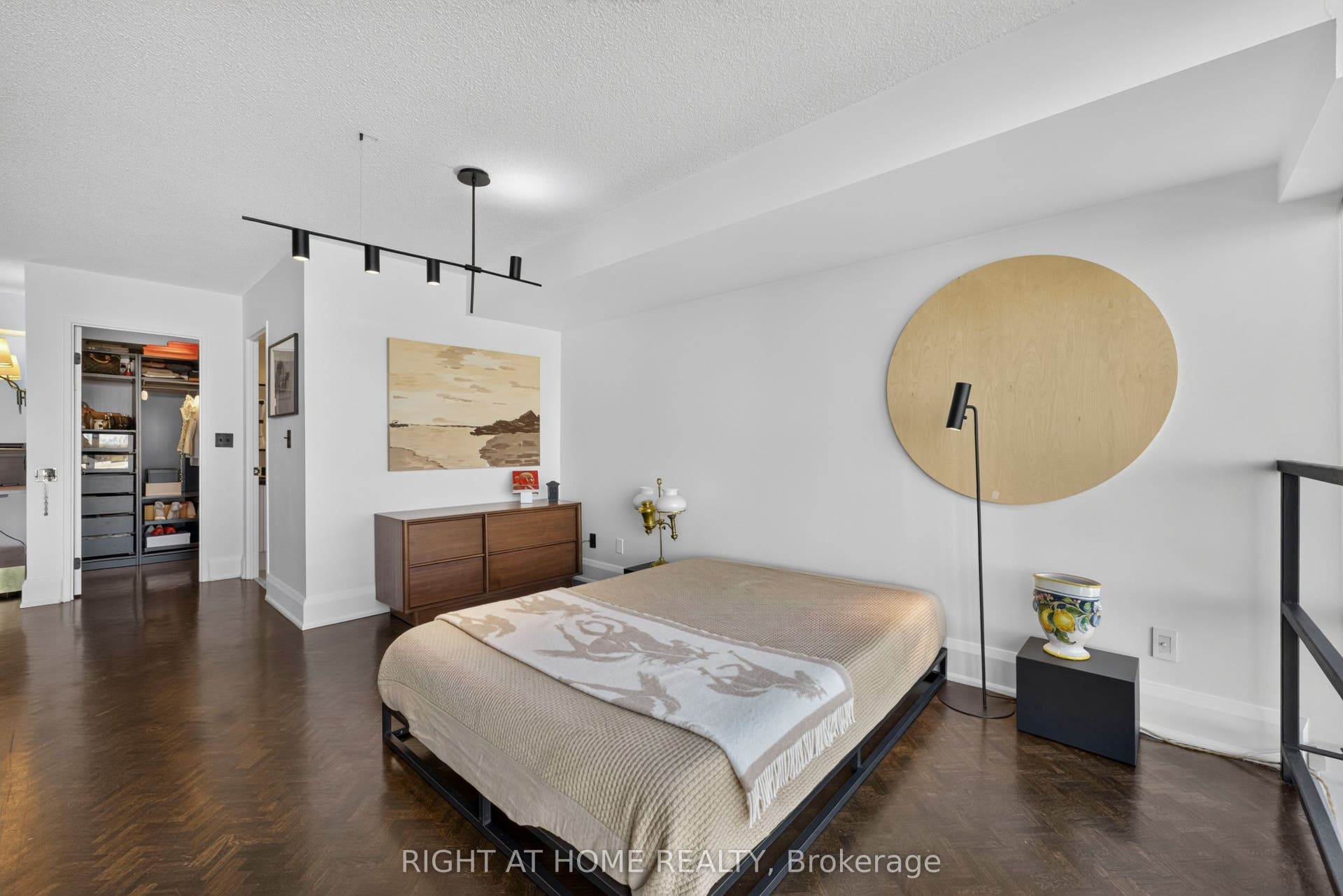 250 Manitoba Street, #612, Toronto W06, Toronto W, Toronto ON M8Y 4G8 250 Manitoba Street, #612, Toronto W06, Toronto W, Toronto ON M8Y 4G8