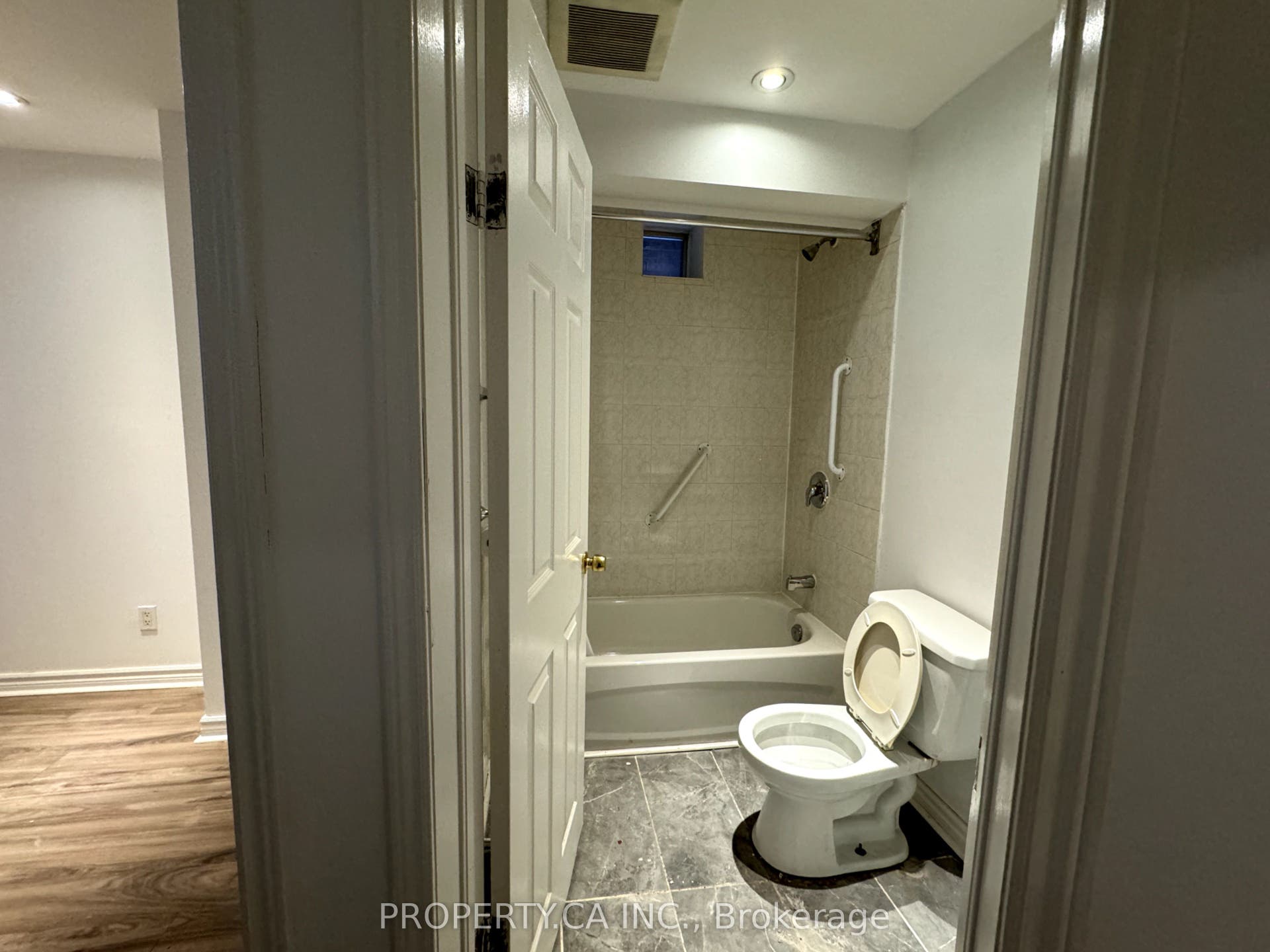 270 Christie Street, #Lower, Toronto W, Toronto ON M6G 3C1