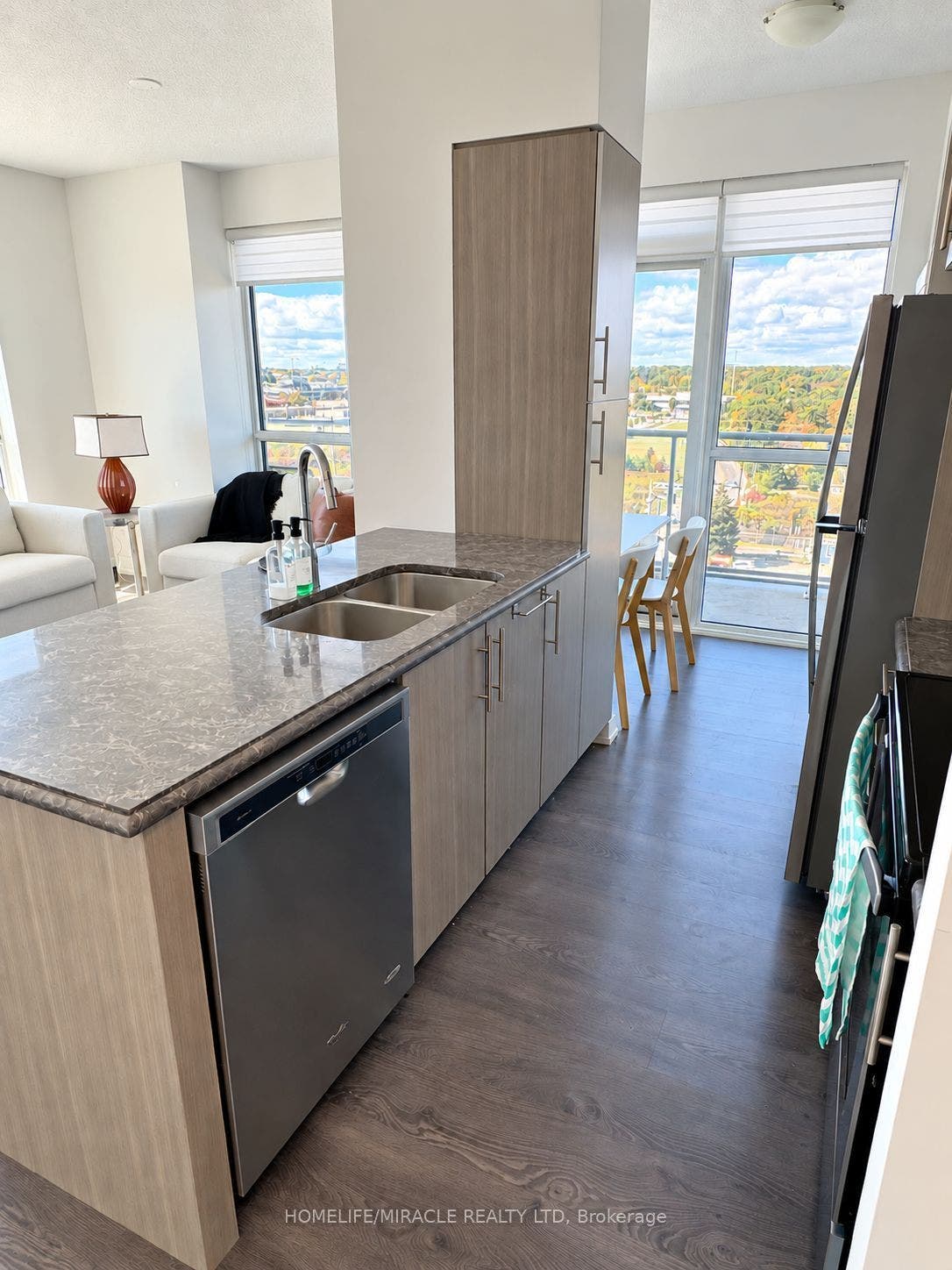 65 Speers Road, #911, Oakville, Halton ON L6K 0J1