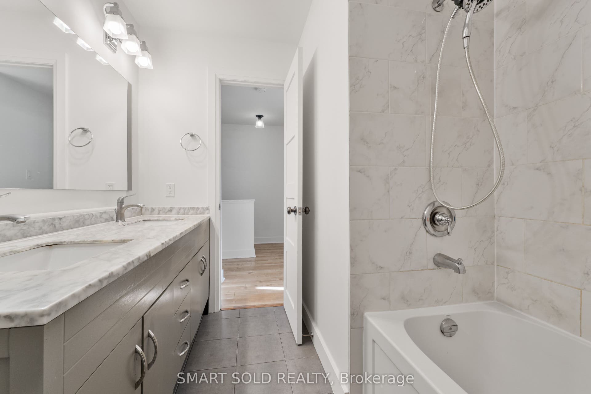 2120 Rathburn Road E, #32, Mississauga, Peel ON L4W 2S8