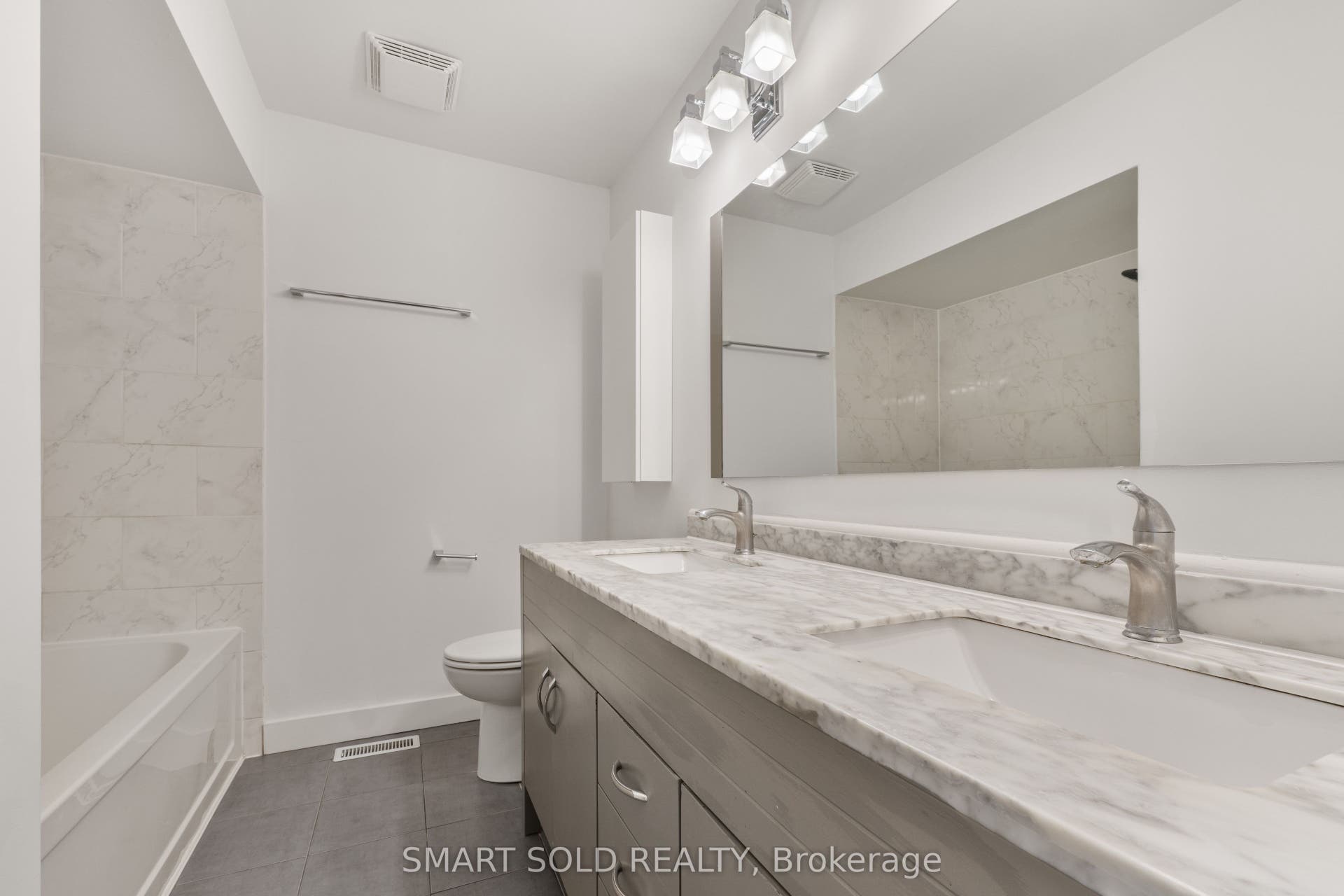 2120 Rathburn Road E, #32, Mississauga, Peel ON L4W 2S8
