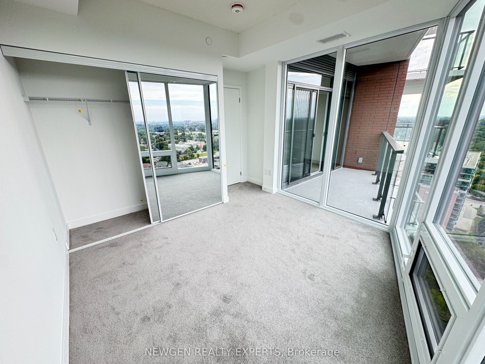 4010 Eglinton Avenue W, #2103, Toronto W, Toronto ON M9A 0G5 4010 Eglinton Avenue W, #2103, Toronto W, Toronto ON M9A 0G5