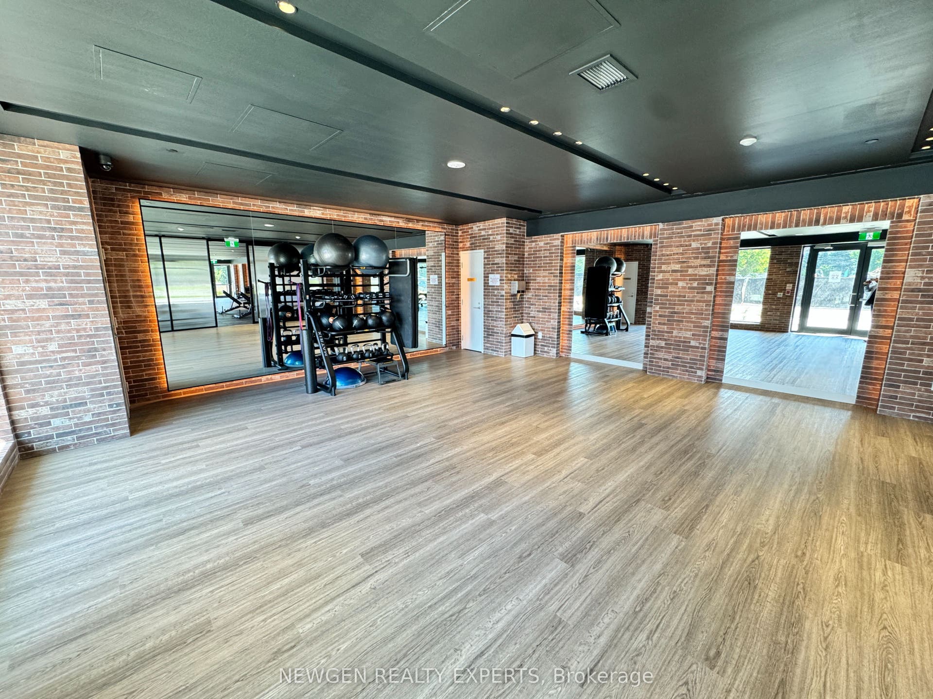 4010 Eglinton Avenue W, #2103, Toronto W, Toronto ON M9A 0G5 4010 Eglinton Avenue W, #2103, Toronto W, Toronto ON M9A 0G5