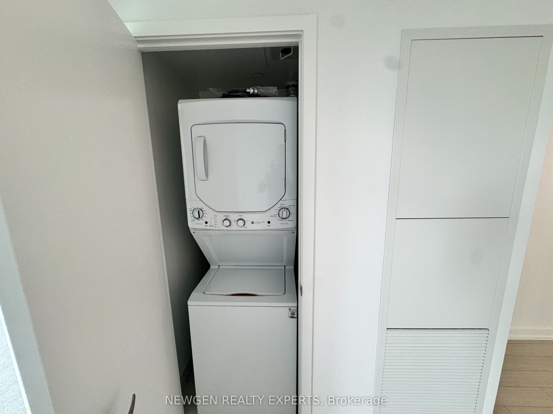 4010 Eglinton Avenue W, #2103, Toronto W, Toronto ON M9A 0G5 4010 Eglinton Avenue W, #2103, Toronto W, Toronto ON M9A 0G5